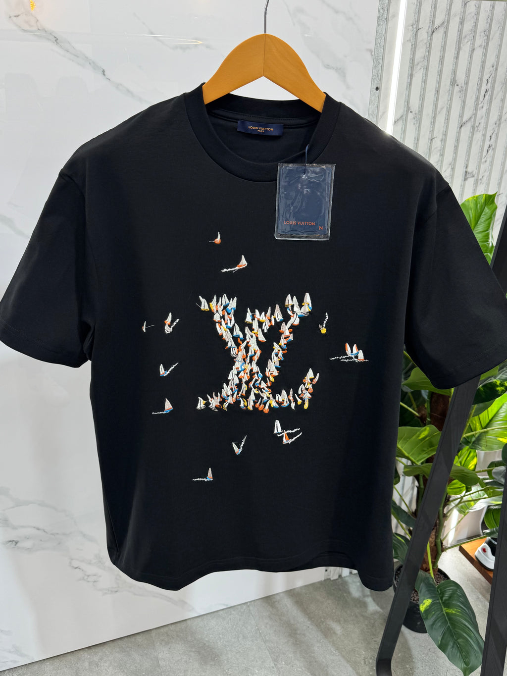 Louis Vuitton T-shirt "Sailboat LV" - Black - NEW1671