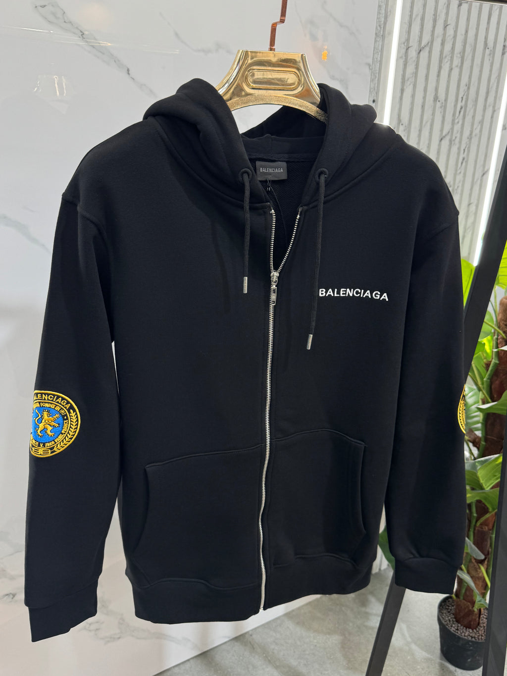 BALENCIAGA Crest Patch Zip-Up Hoodie – Black - NEW1943
