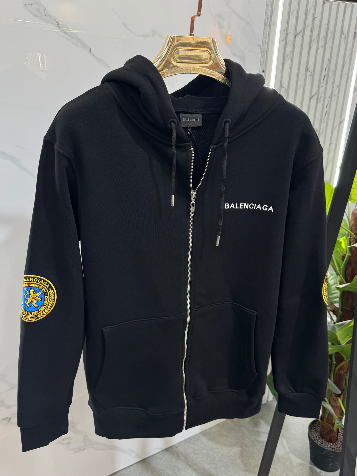 BALENCIAGA Crest Patch Zip-Up Hoodie – Black - NEW1943