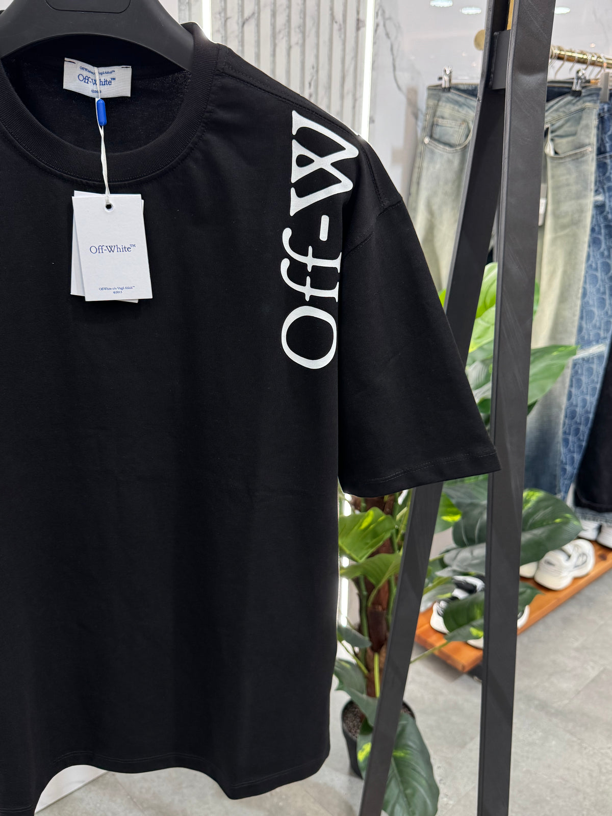 OFF-WHITE Shoulder Logo T-Shirt – Black / White - NEW1883