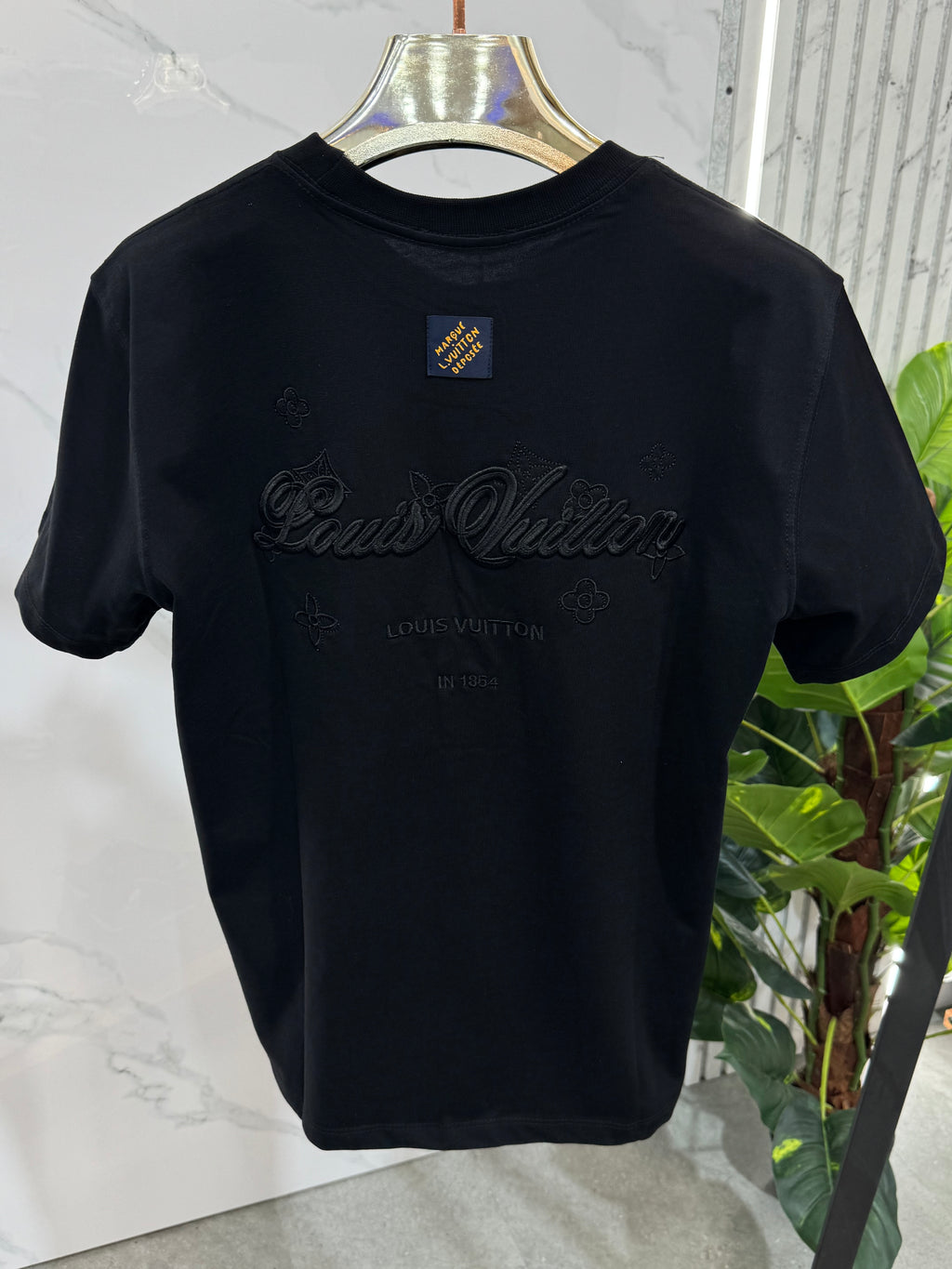 LOUIS VUITTON Embroidered Script Logo T-Shirt – Black - NEW1780