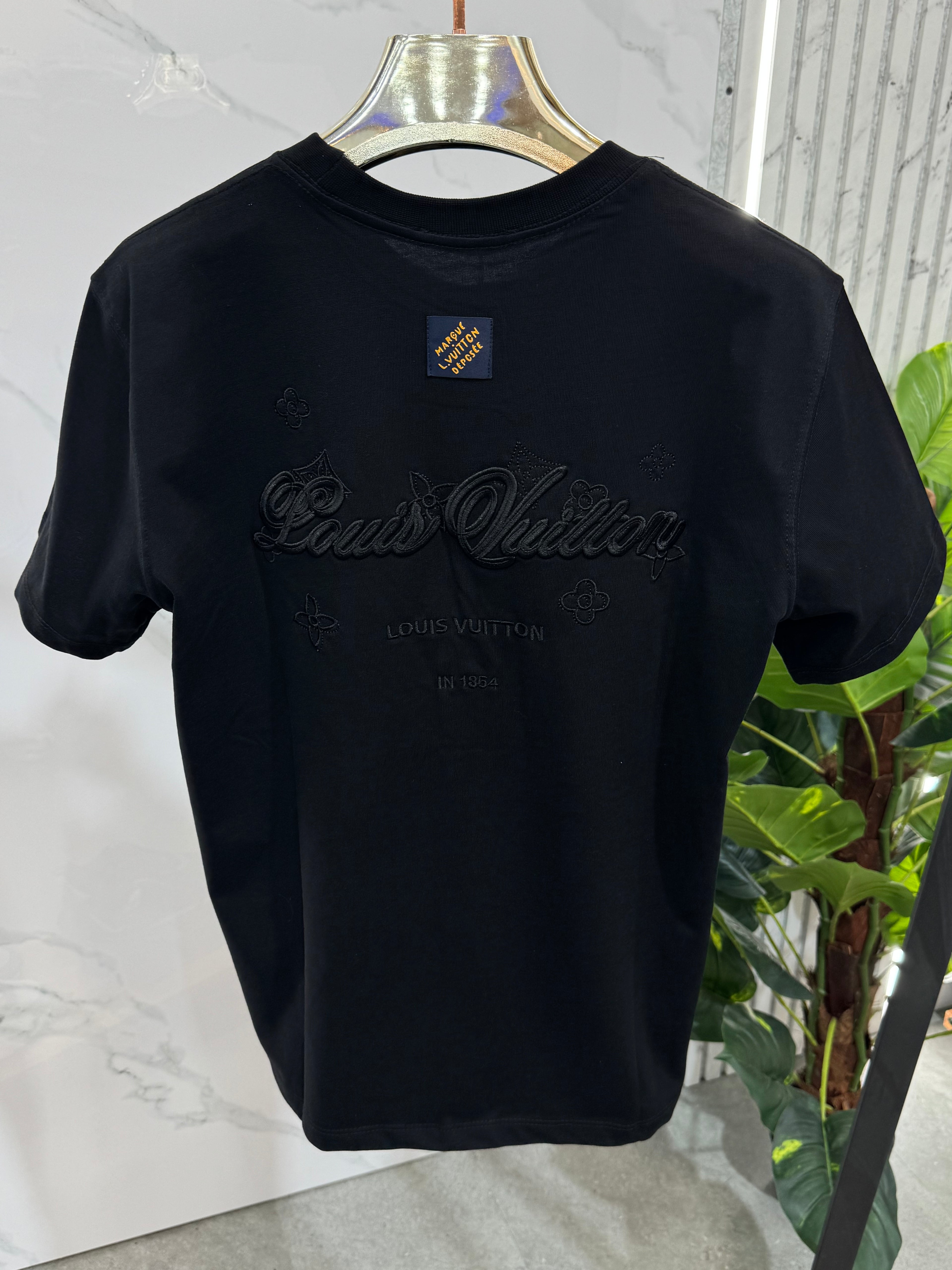 LOUIS VUITTON Embroidered Script Logo T-Shirt – Black - NEW1780