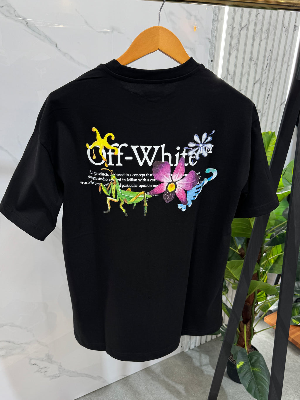 OFF-WHITE Praying Mantis & Floral Oversized T-Shirt – Black -NEW1760