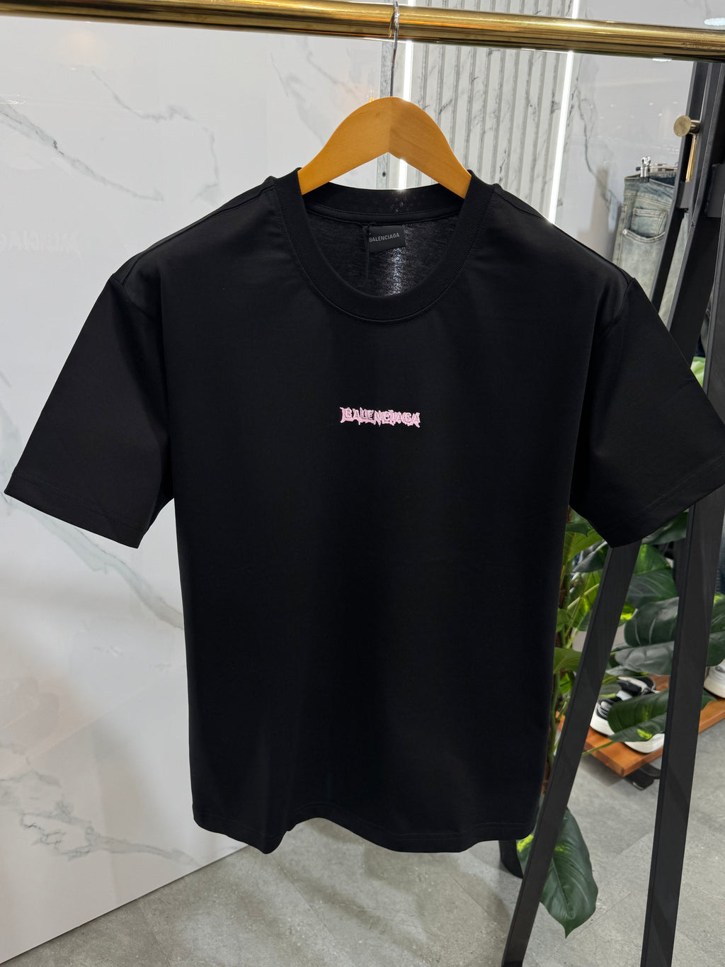 BALENCIAGA Metal Logo T-Shirt – Black / Pink - NEW1870