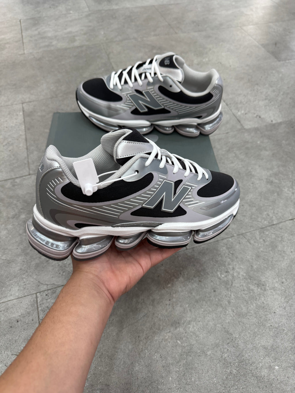 NEW BALANCE 2000 – Silver Metallic / Black - NEW1804