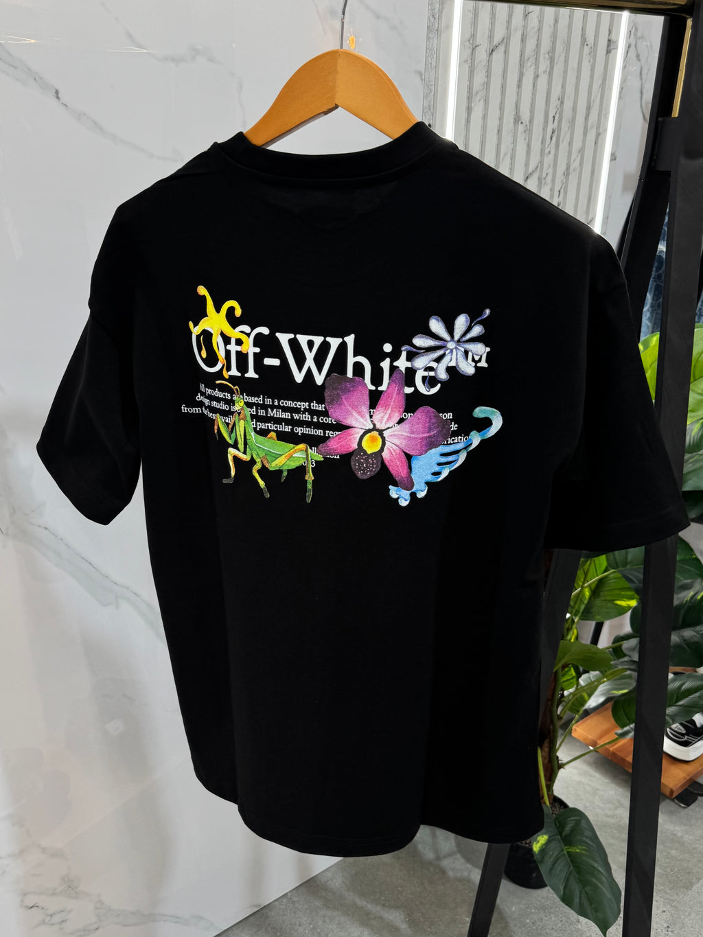 OFF-WHITE Praying Mantis & Floral Oversized T-Shirt – Black -NEW1760