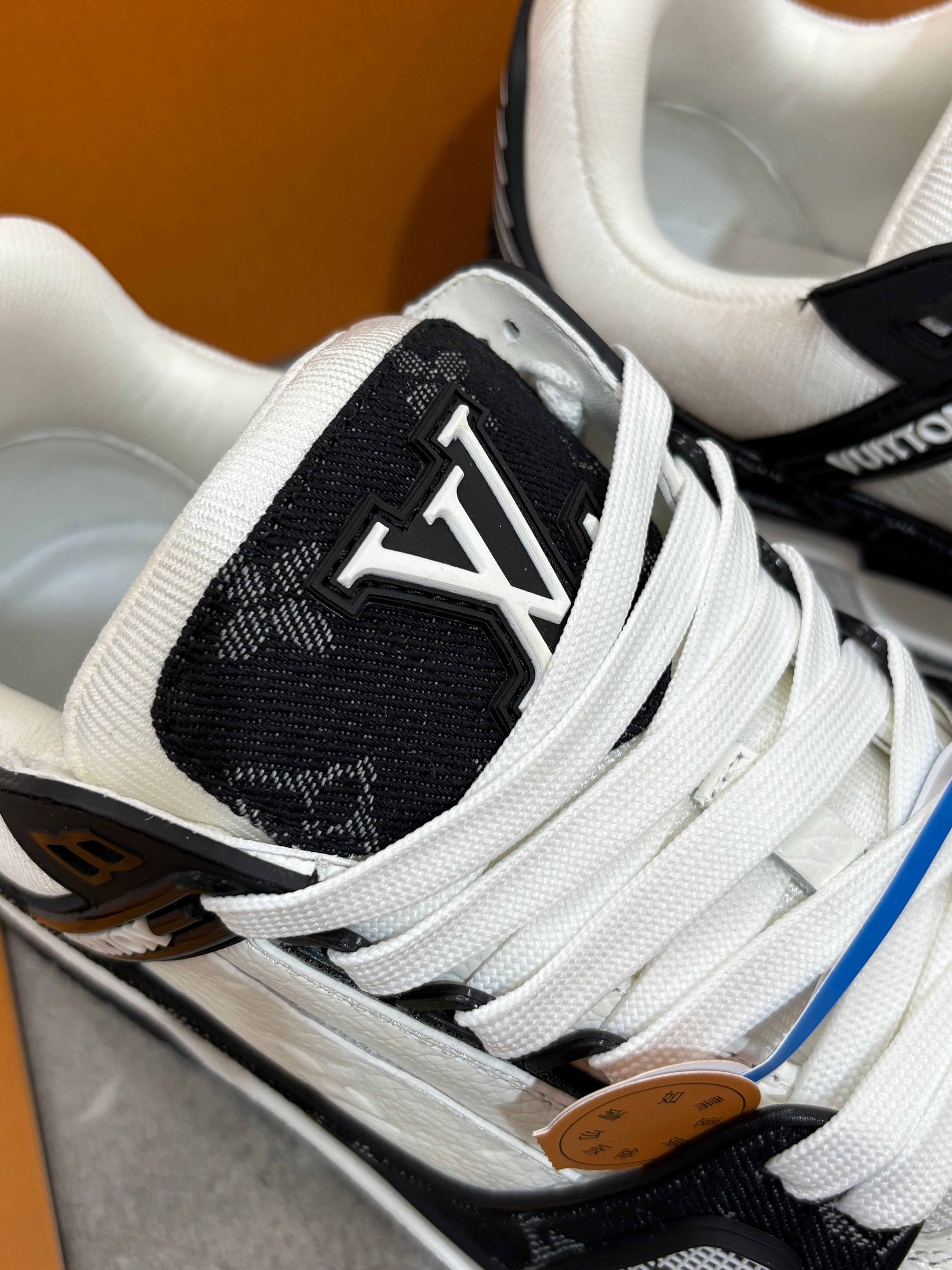 LOUIS VUITTON TRAINER - PREMIUM SNEAKER 1225