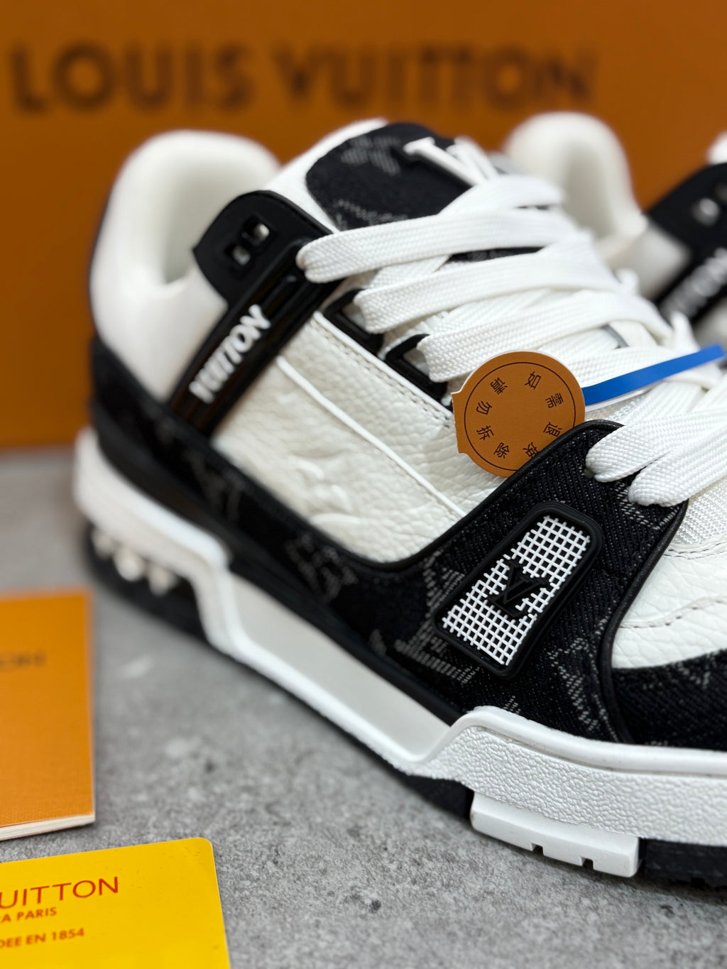 LOUIS VUITTON TRAINER - PREMIUM SNEAKER 1225