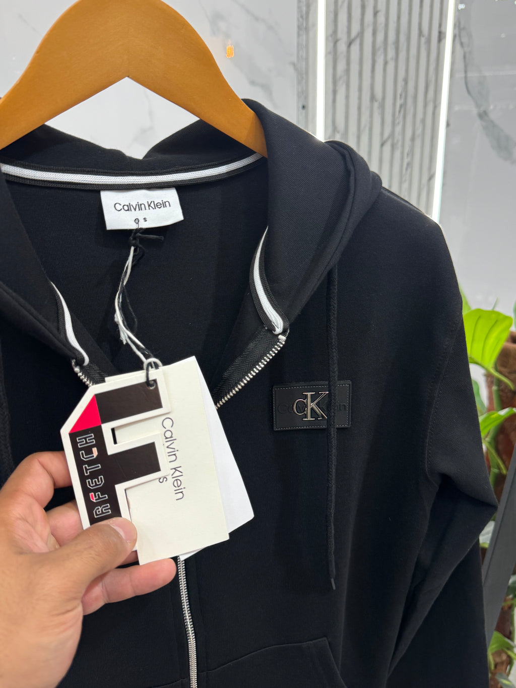 CALVIN KLEIN Full-Zip Hoodie – Black / Monogram Patch - NEW1827