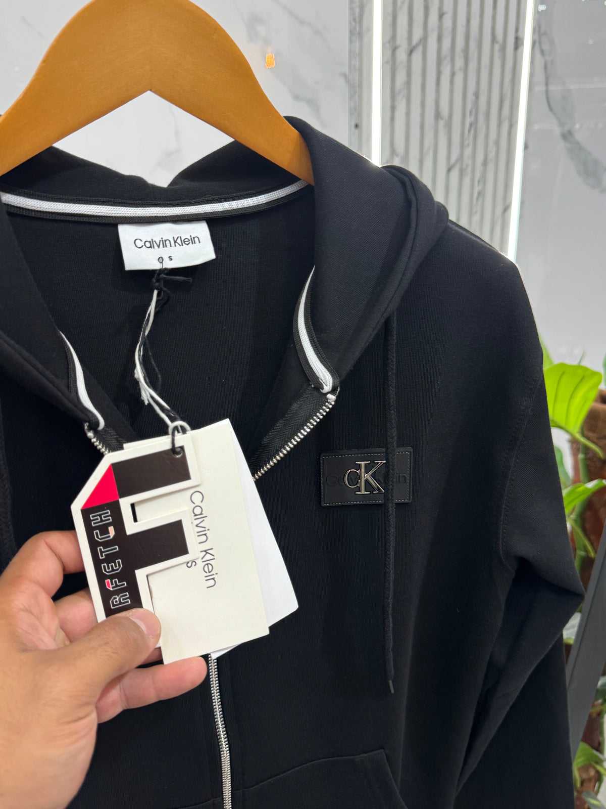 CALVIN KLEIN Full-Zip Hoodie – Black / Monogram Patch - NEW1827