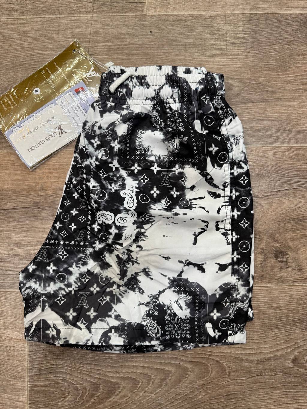 LOUIS VUITTON Monogram Bandana Swim Shorts – Black / White - NEW1109