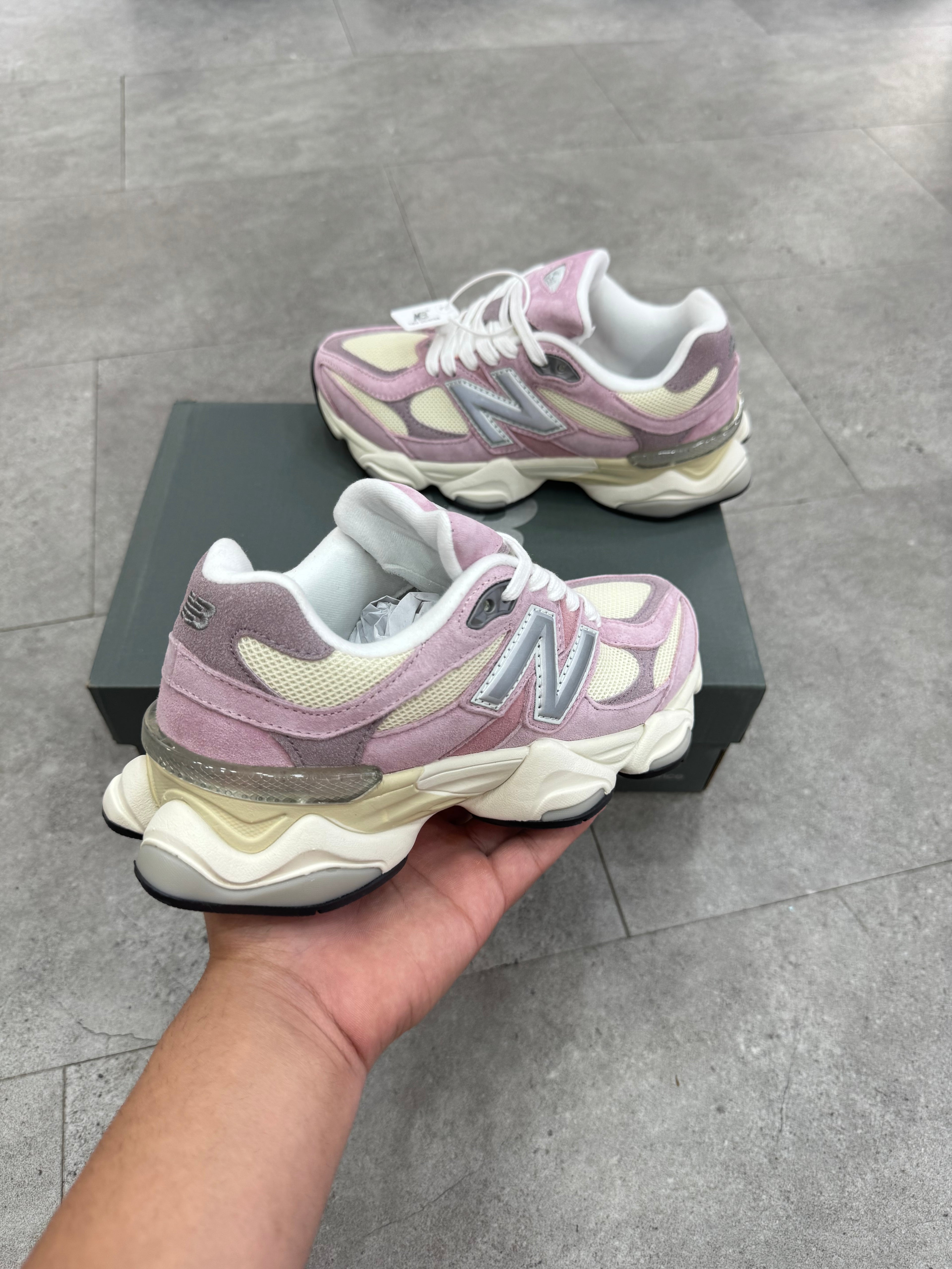 NEW BALANCE 9060 – Pink / Cream - NEW1806