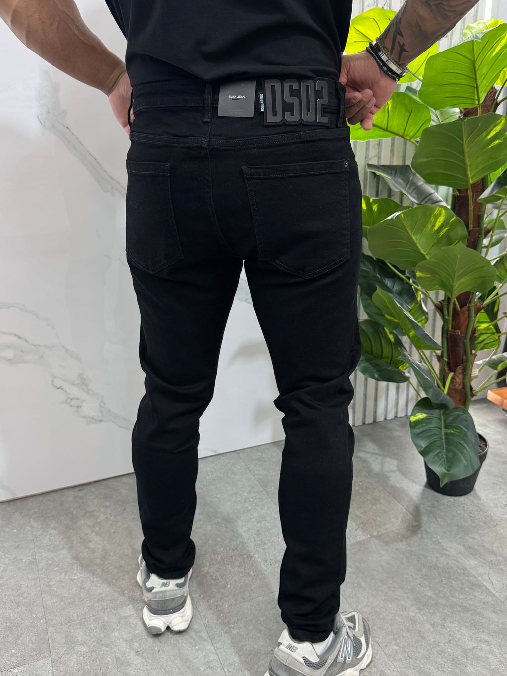 Slim Fit Clean Denim – Solid Black - NEW1890