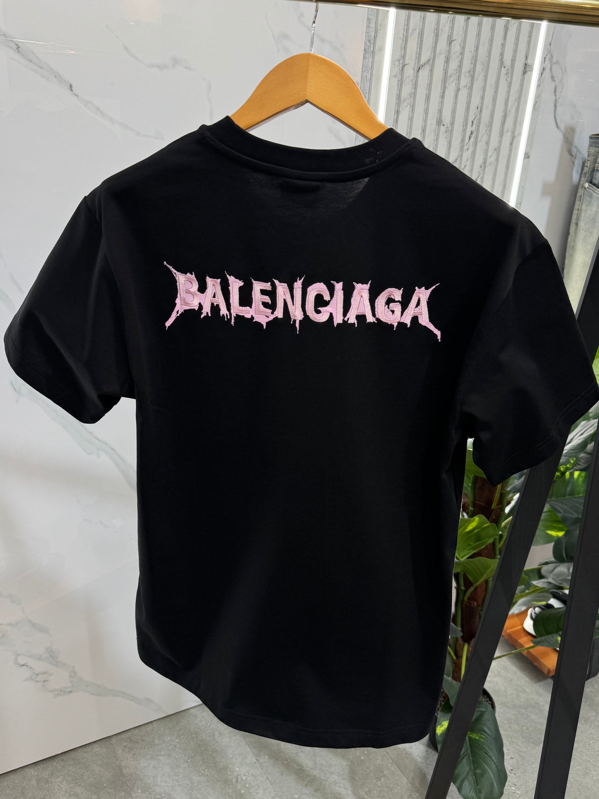 BALENCIAGA Metal Logo T-Shirt – Black / Pink - NEW1870