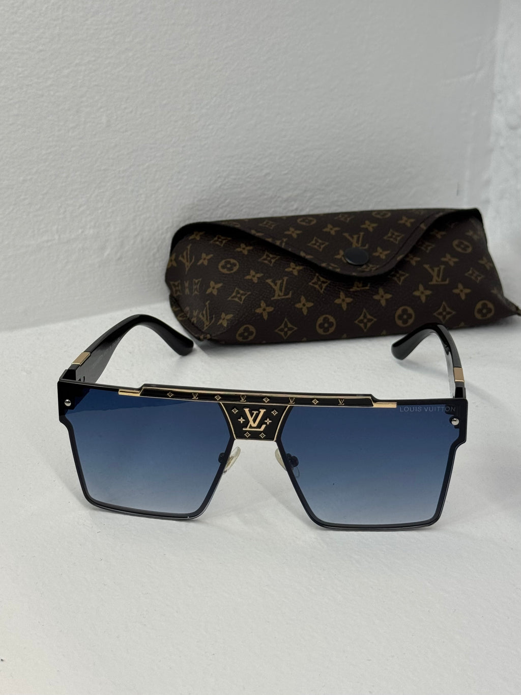 LOUIS VUITTON SUNGLASSE - NEW1247
