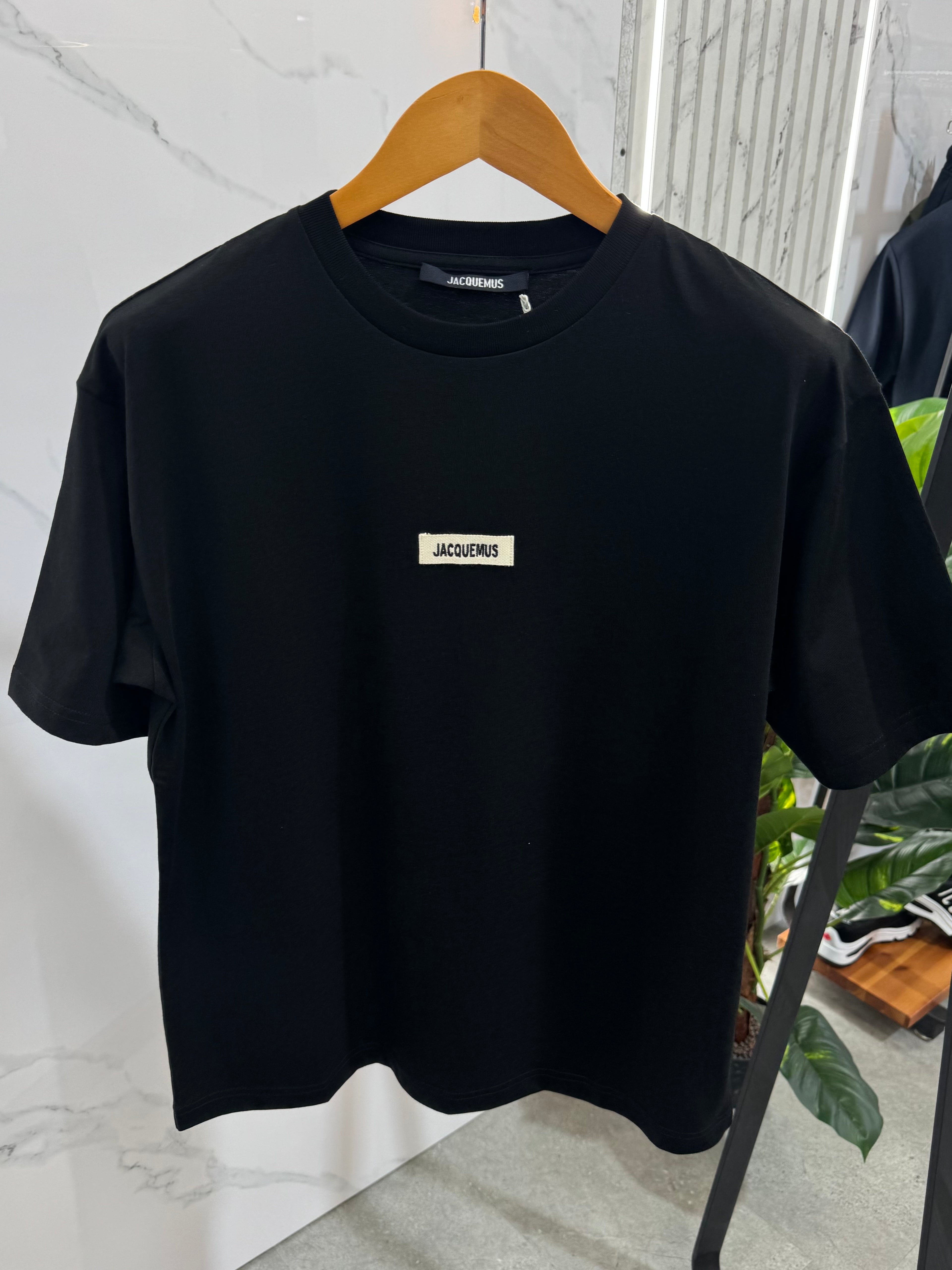 JACQUEMUS Logo Patch Ανδρικό T-Shirt – Black - NEW1729