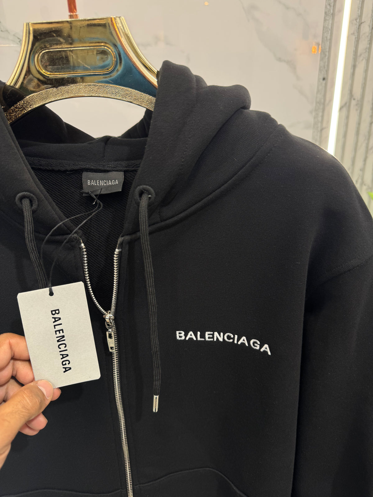 BALENCIAGA Crest Patch Zip-Up Hoodie – Black - NEW1943