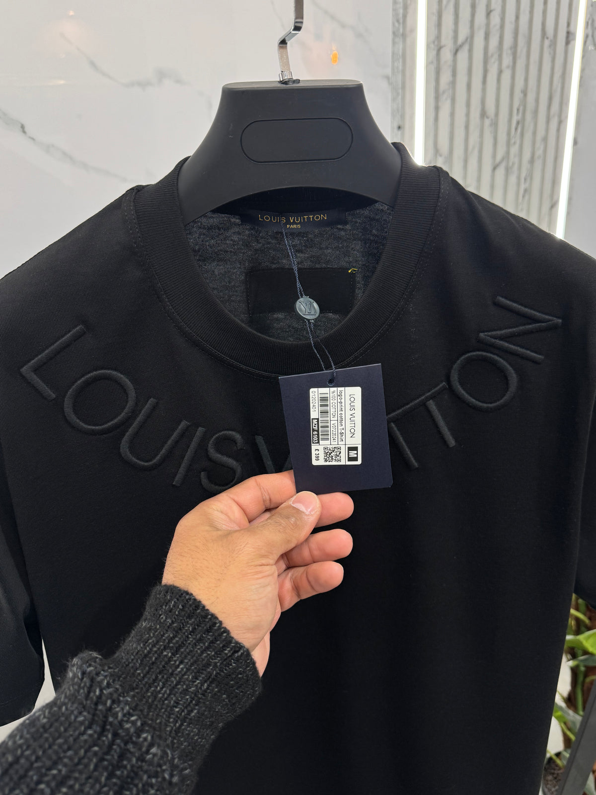 LOUIS VUITTON Curved Embossed Logo T-Shirt – Black - NEW1909