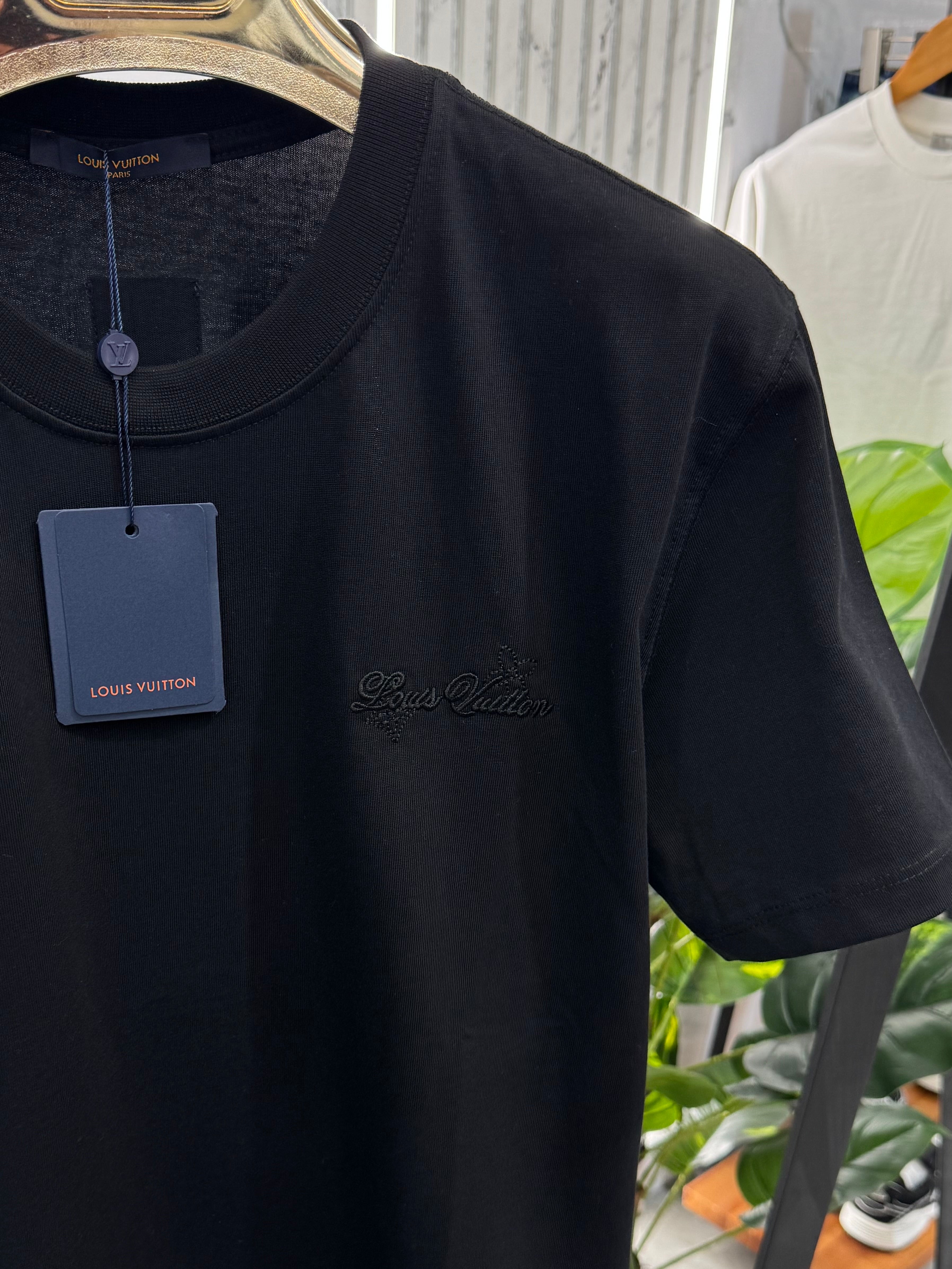LOUIS VUITTON Embroidered Script Logo T-Shirt – Black - NEW1780