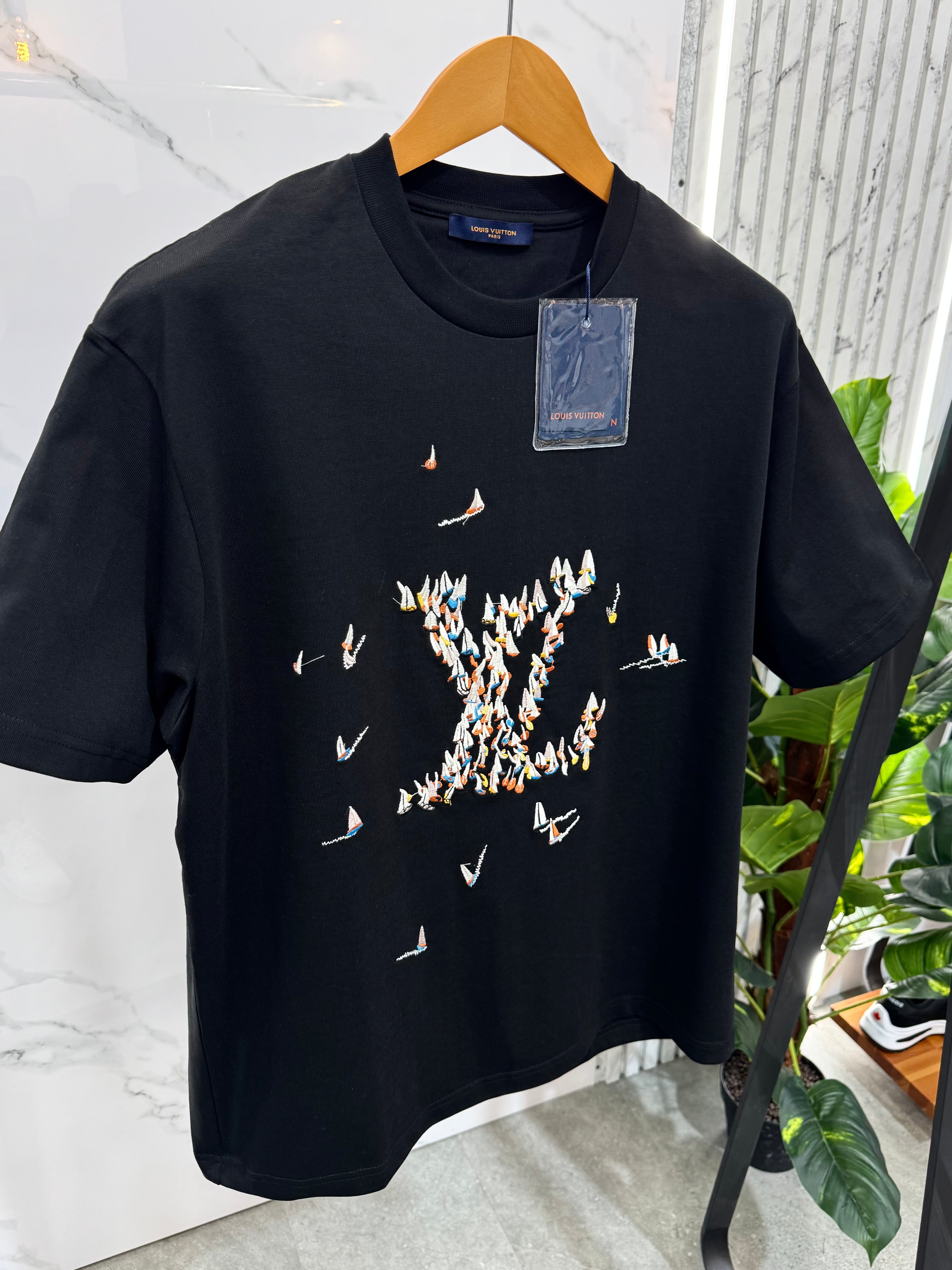 Louis Vuitton T-shirt "Sailboat LV" - Black - NEW1671