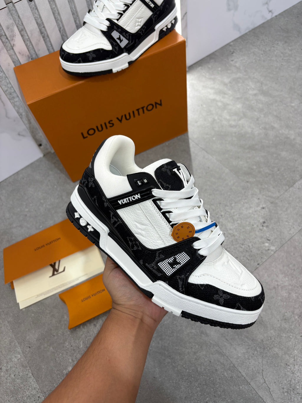 LOUIS VUITTON TRAINER - PREMIUM SNEAKER 1225