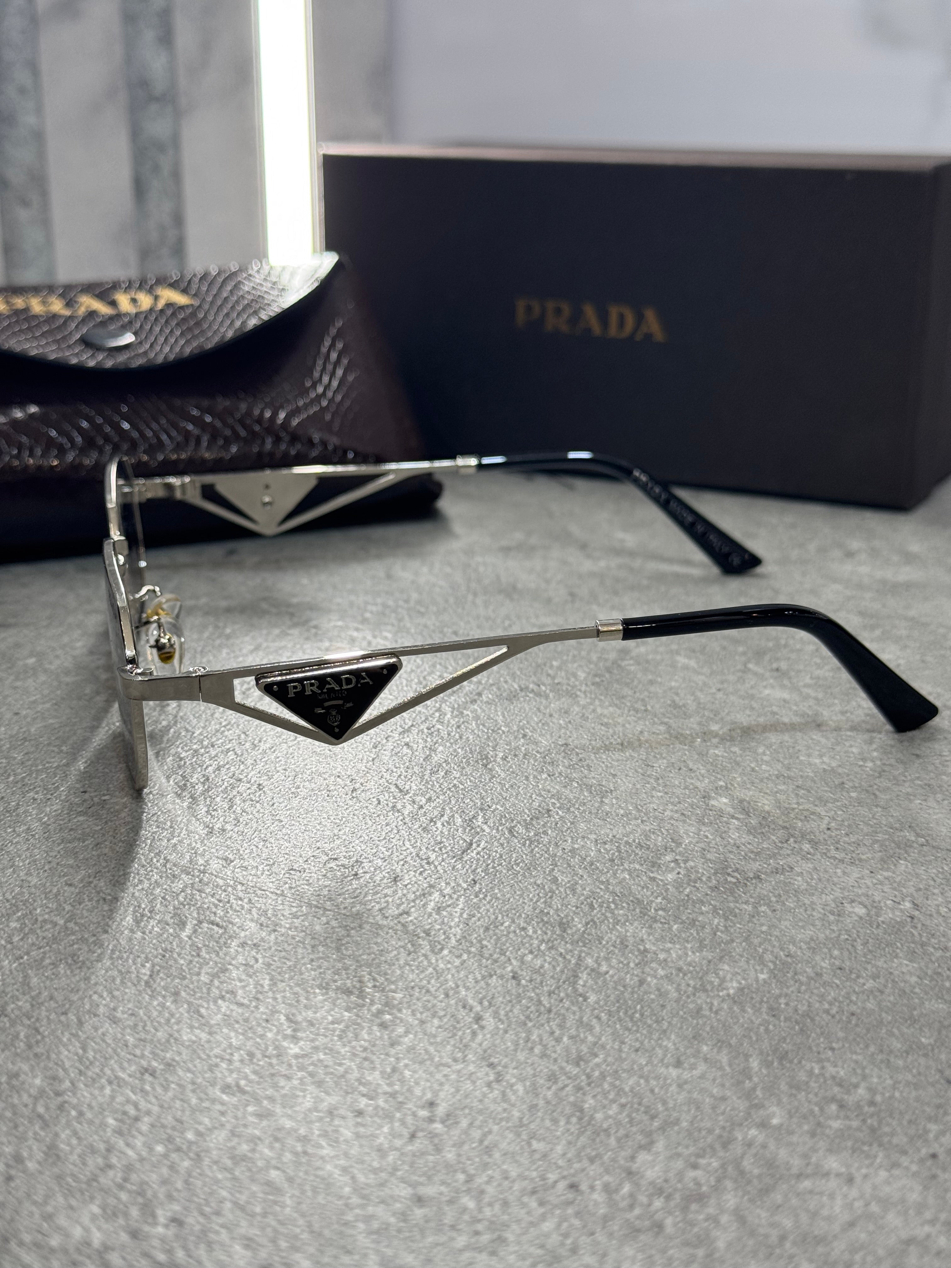 PRADA SUNGLASSE - NEW1551