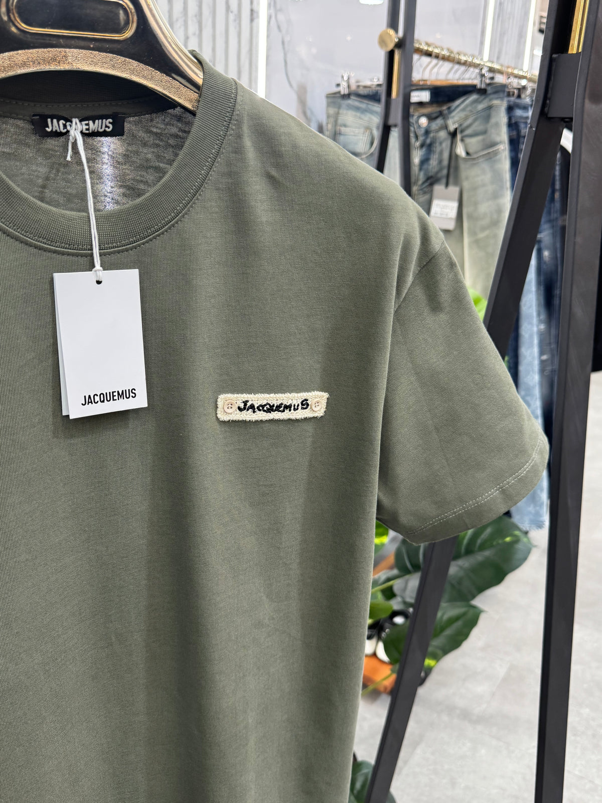 JACQUEMUS Logo Patch T-Shirt – Khaki / Olive Green - NEW1880