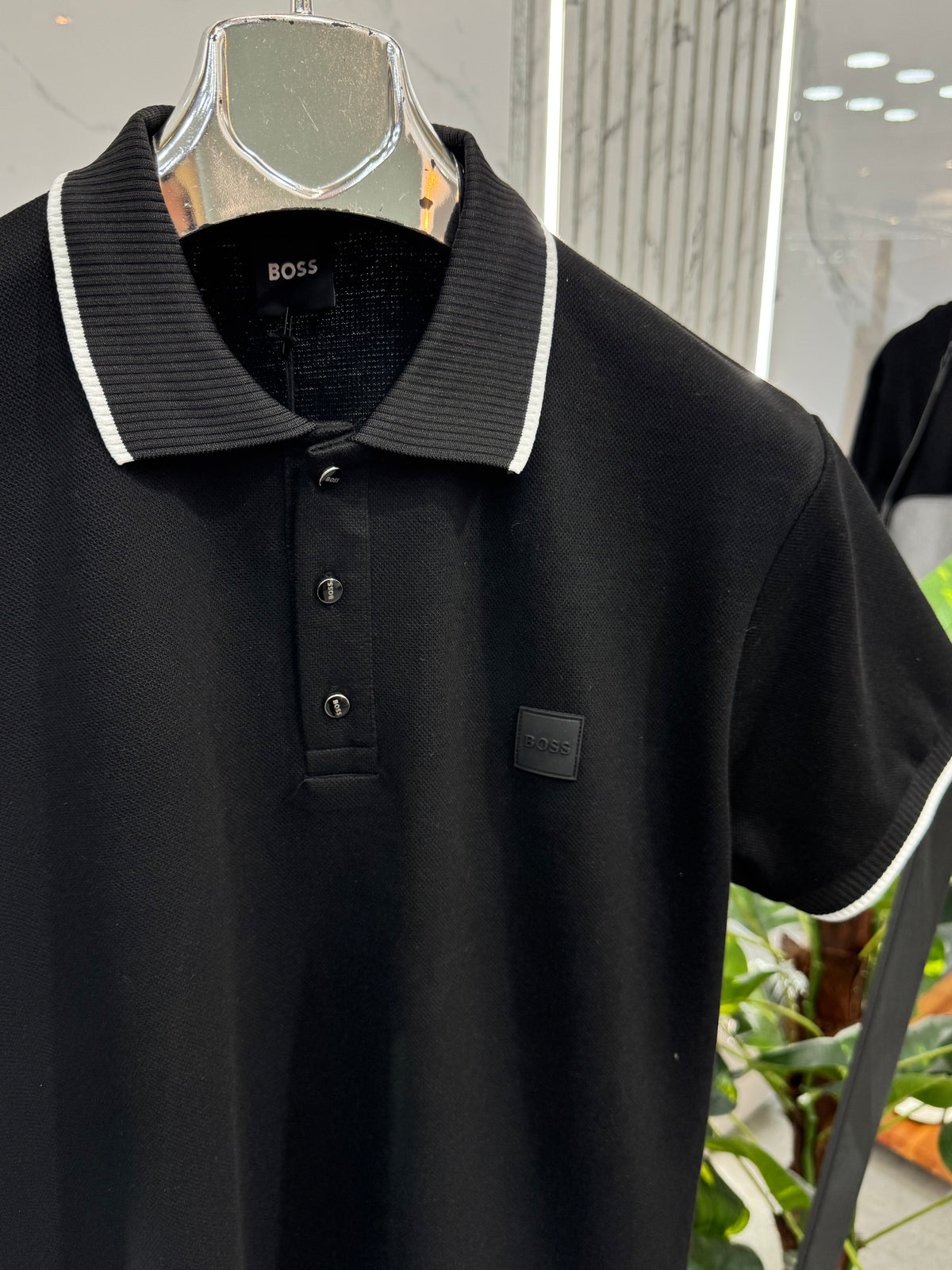 HUGO BOSS Tipped Collar Short-Sleeve Polo Shirt – Black - NEW1966