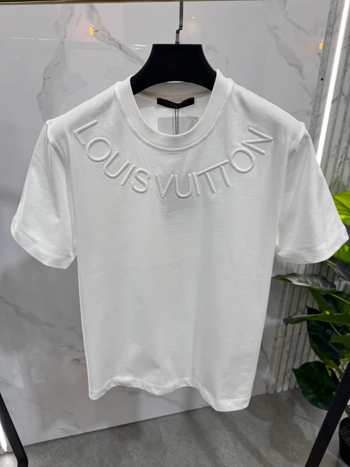 LOUIS VUITTON Curved Embossed Logo T-Shirt – White - NEW1921