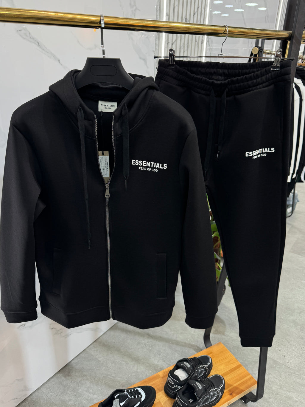 FEAR OF GOD ESSENTIALS Logo Printed Zipped Hoodie Tracksuit Set – Black - NEW1989