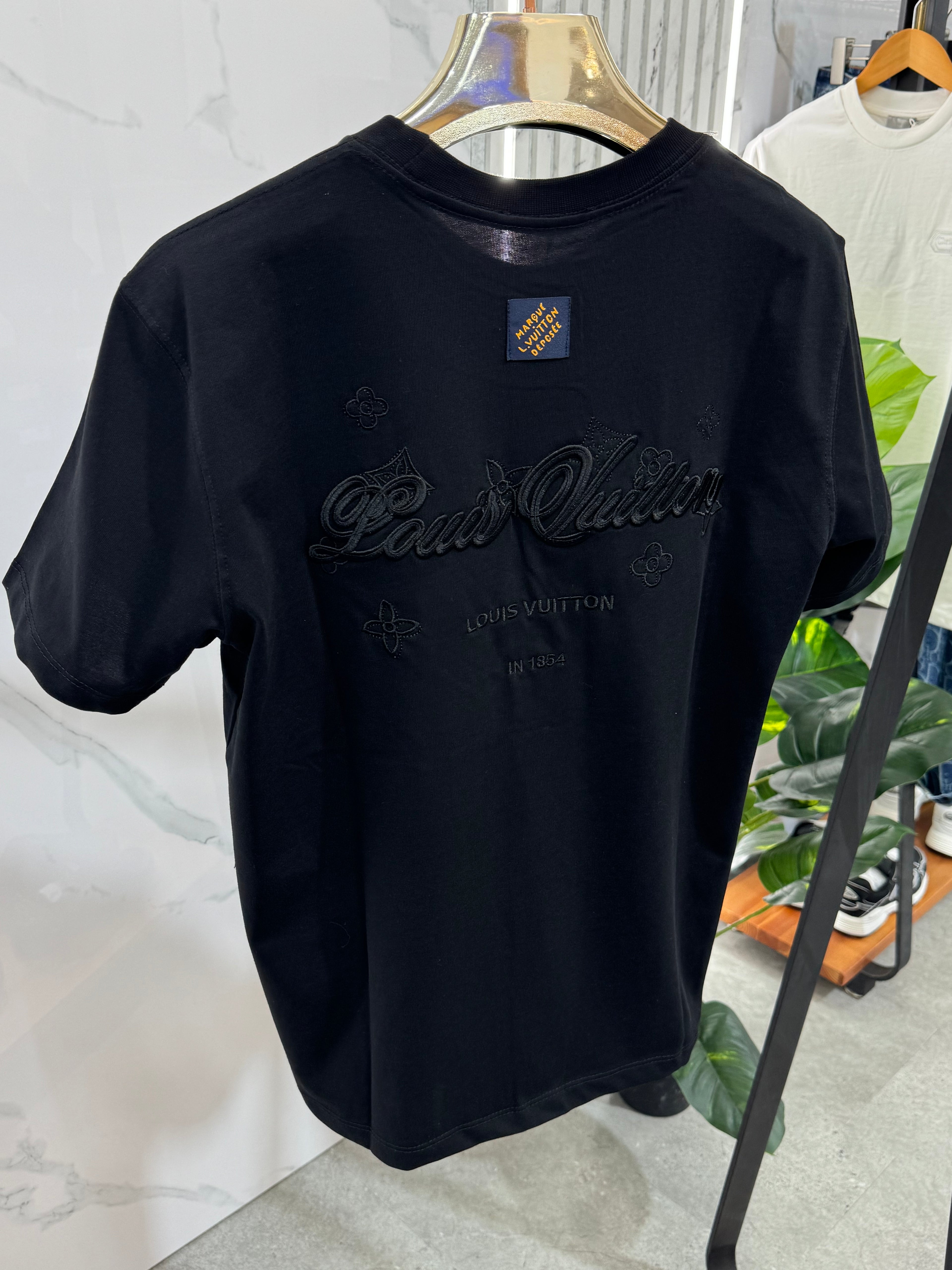 LOUIS VUITTON Embroidered Script Logo T-Shirt – Black - NEW1780