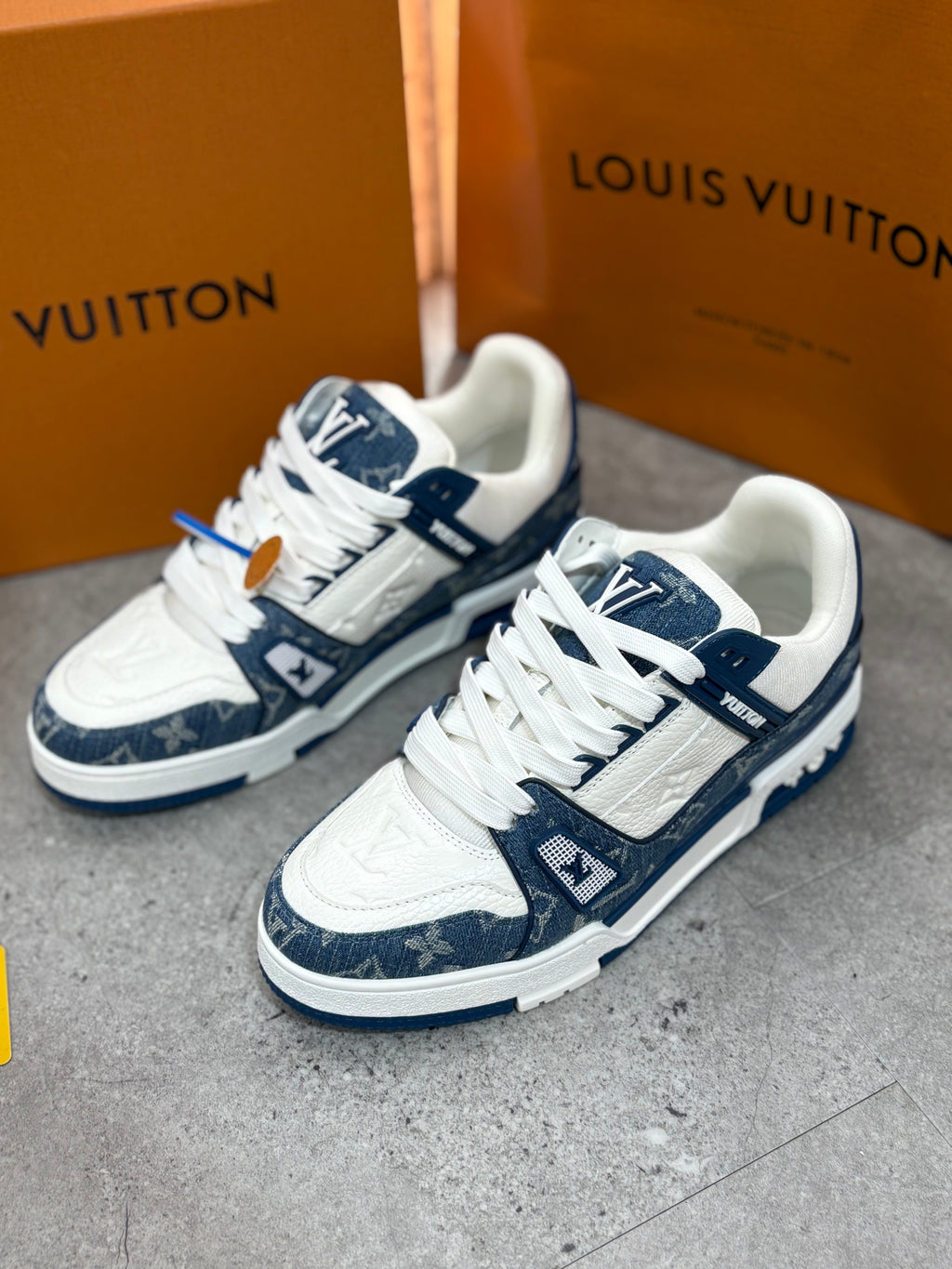 LOUIS VUITTON TRAINER - PREMIUM SNEAKER 1226