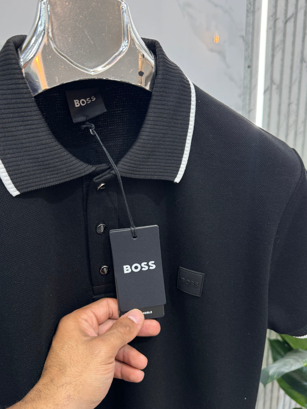 HUGO BOSS Tipped Collar Short-Sleeve Polo Shirt – Black - NEW1966