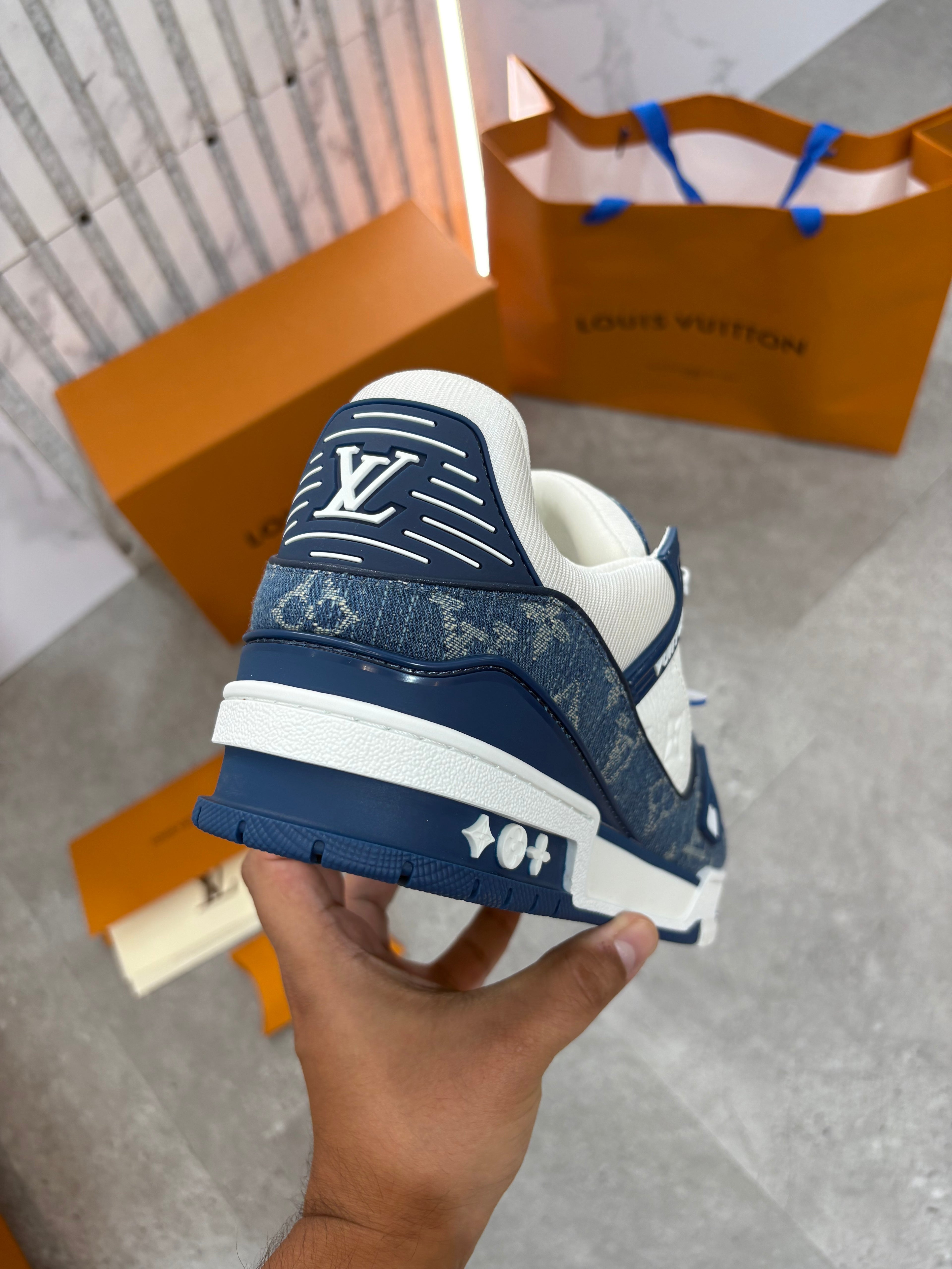LOUIS VUITTON TRAINER - PREMIUM SNEAKER 1226