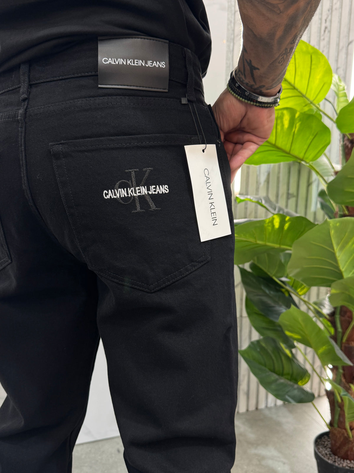 CALVIN KLEIN Regular Fit Jeans – Black / Monogram Pocket Print - NEW1832