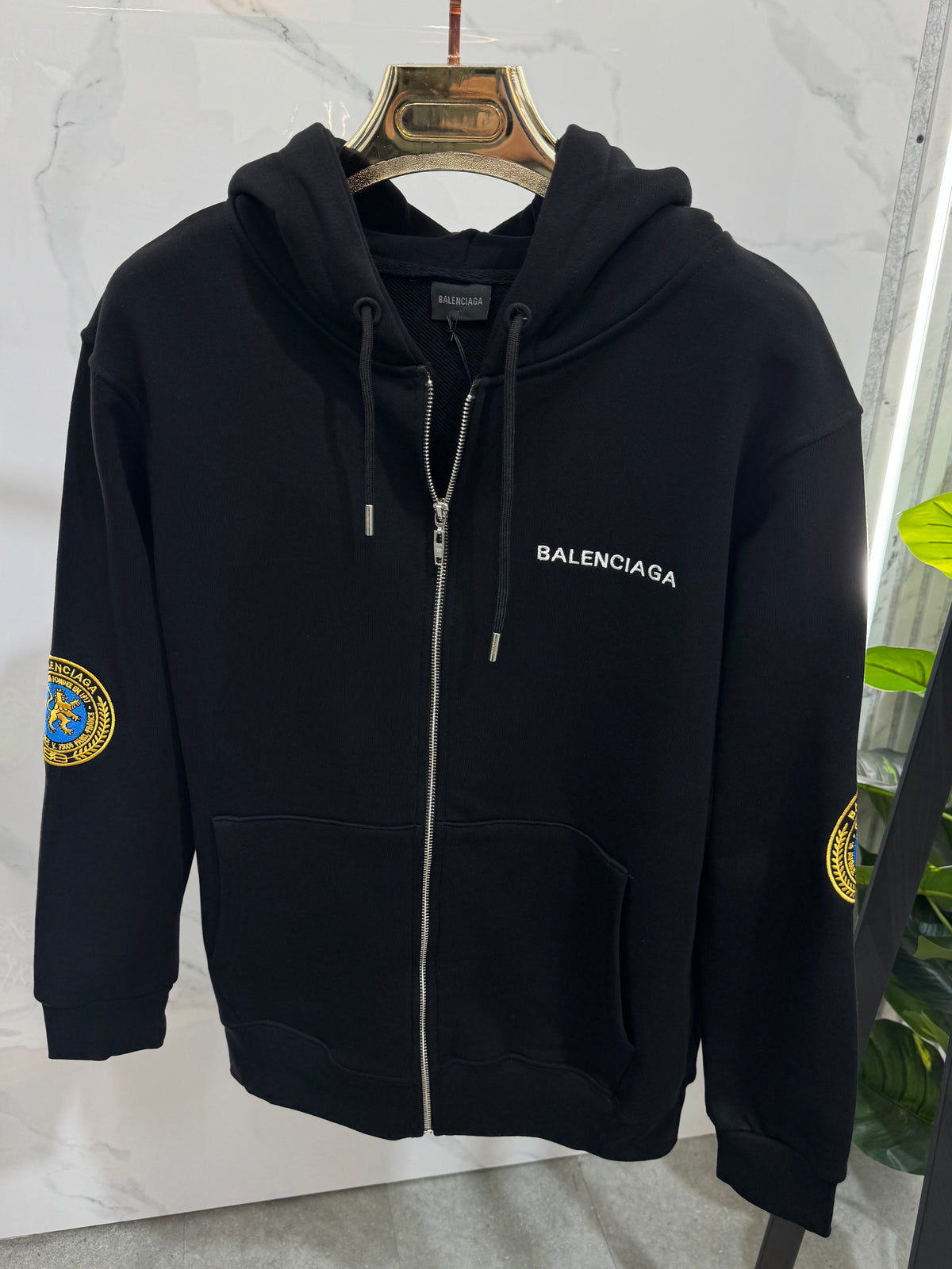 BALENCIAGA Crest Patch Zip-Up Hoodie – Black - NEW1943