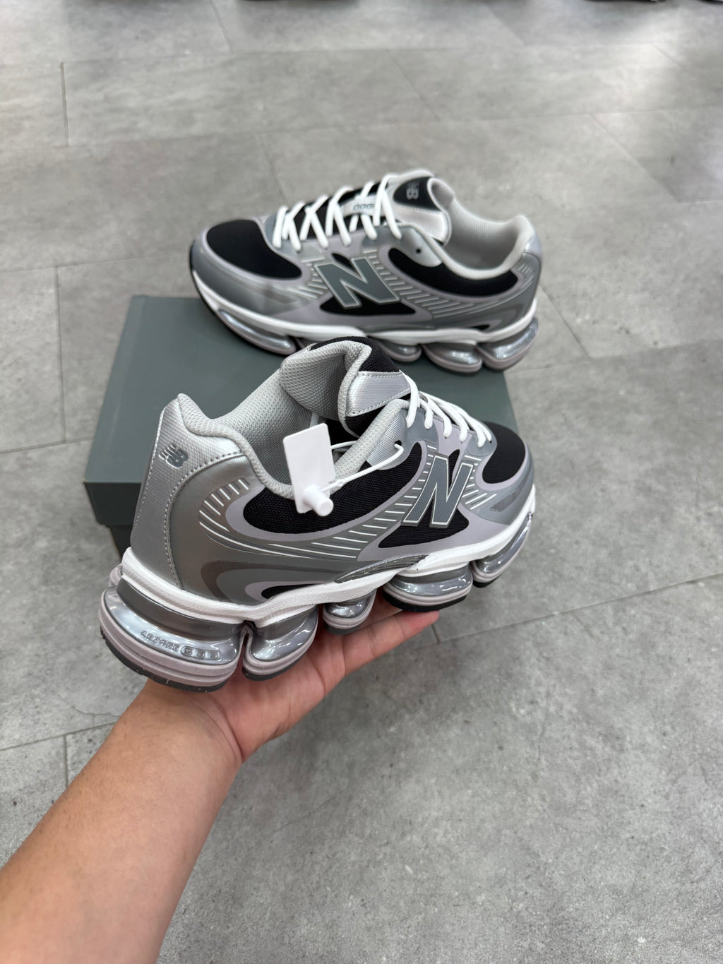 NEW BALANCE 2000 – Silver Metallic / Black - NEW1804