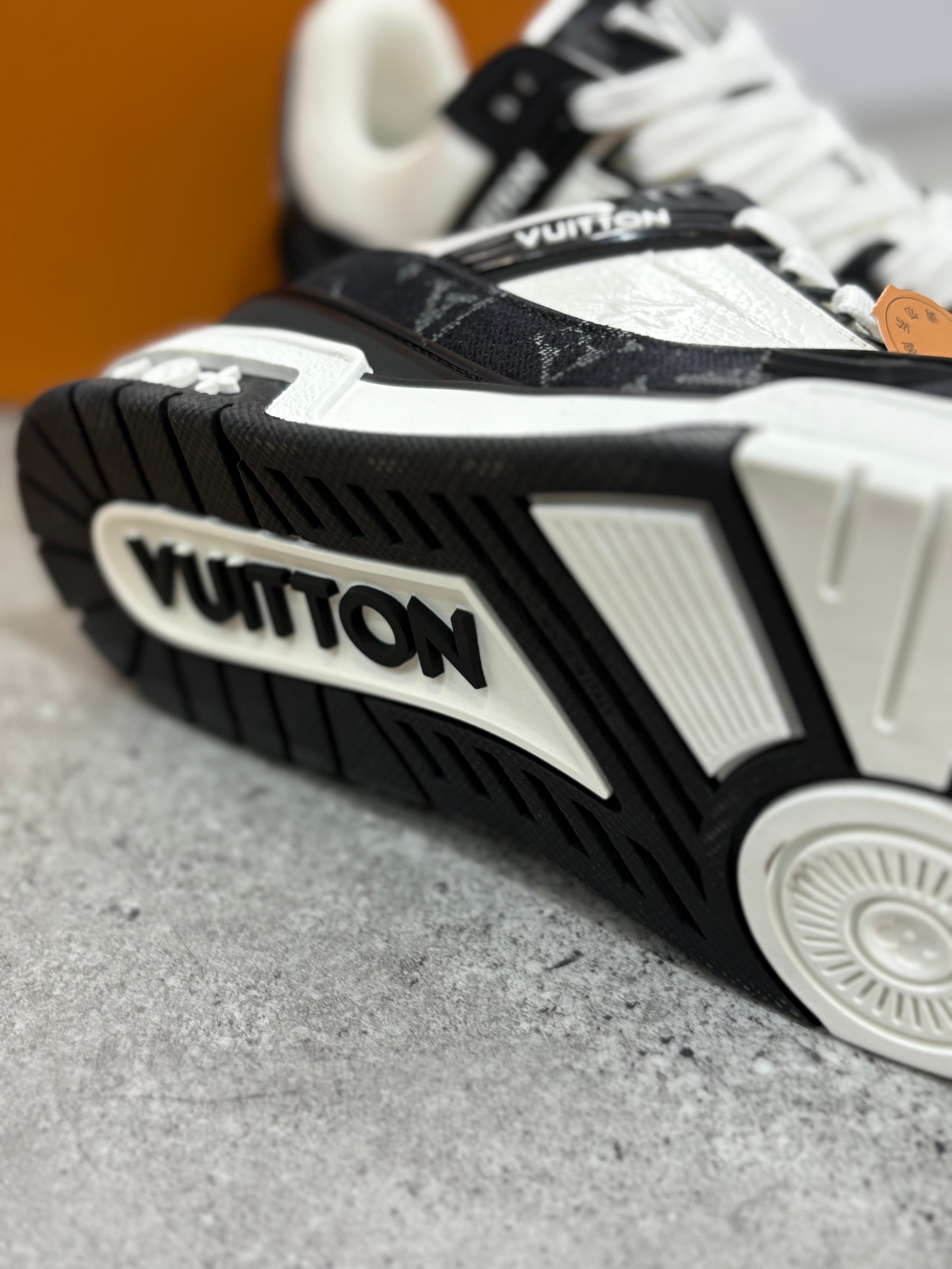 LOUIS VUITTON TRAINER - PREMIUM SNEAKER 1225