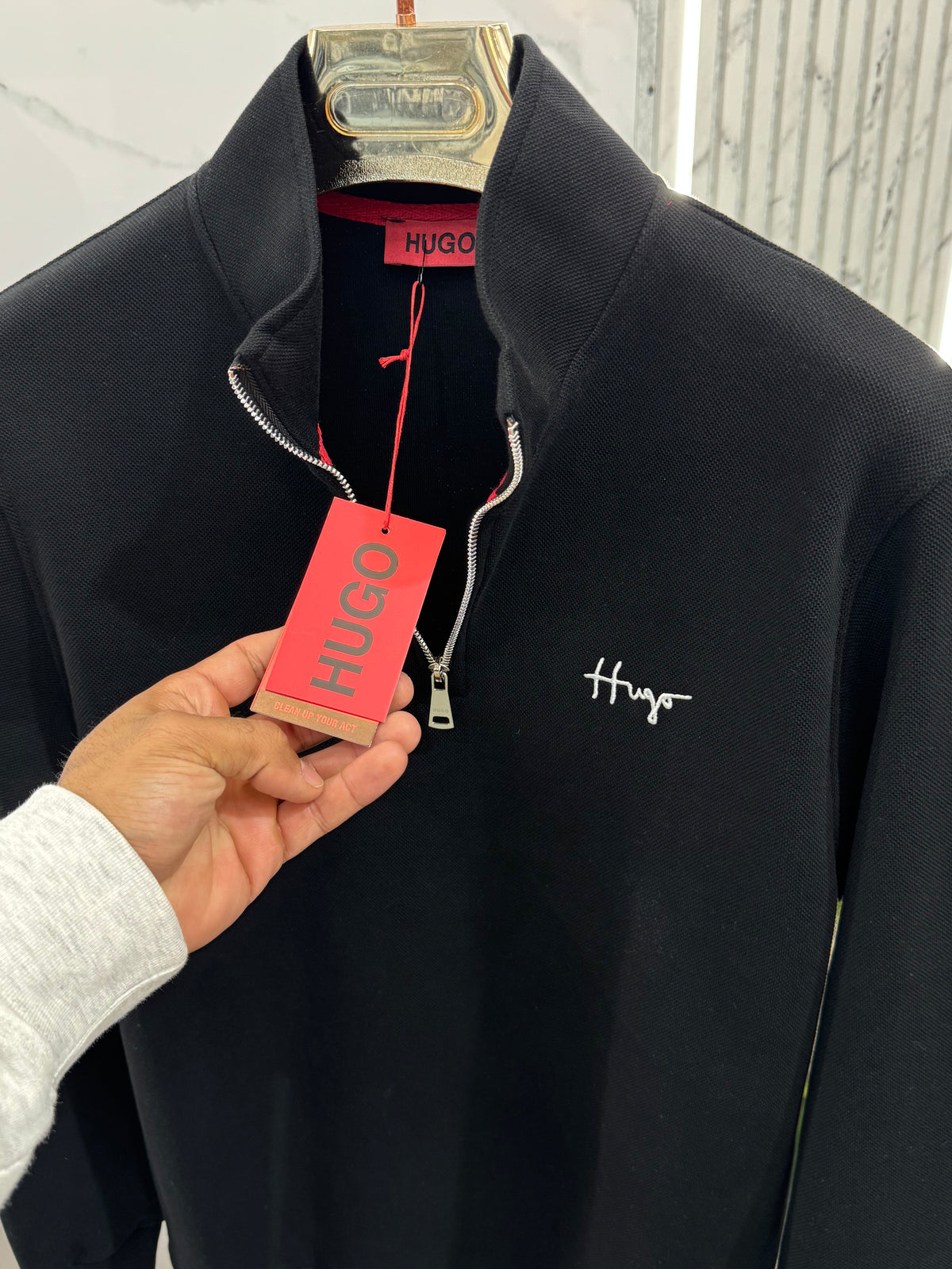 HUGO BOSS Handwritten Logo Half-Zip Sweatshirt – Black - NEW1947