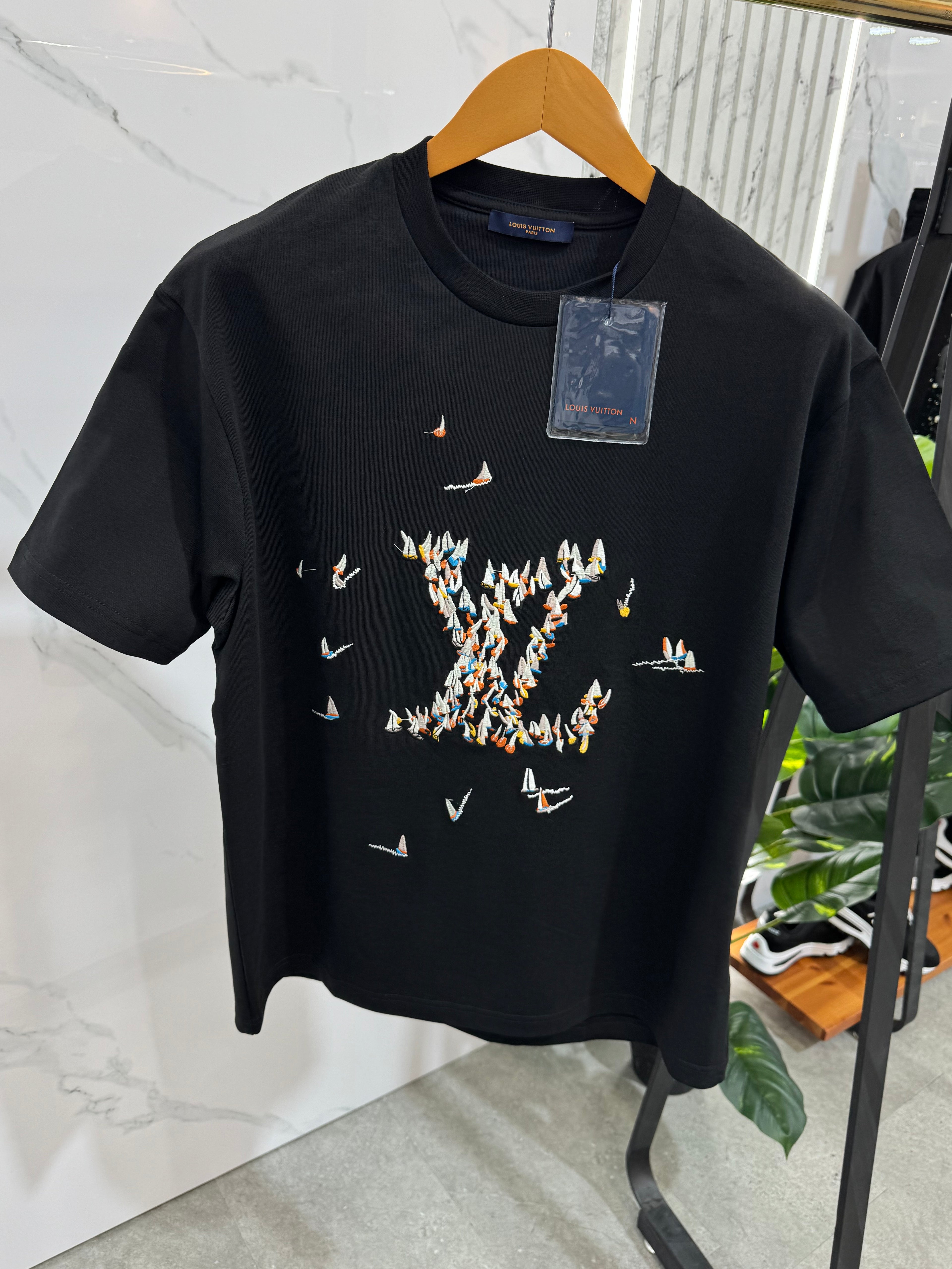 Louis Vuitton T-shirt "Sailboat LV" - Black - NEW1671