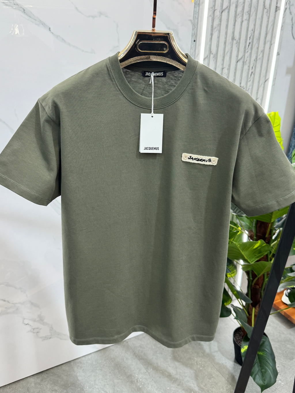 JACQUEMUS Logo Patch T-Shirt – Khaki / Olive Green - NEW1880