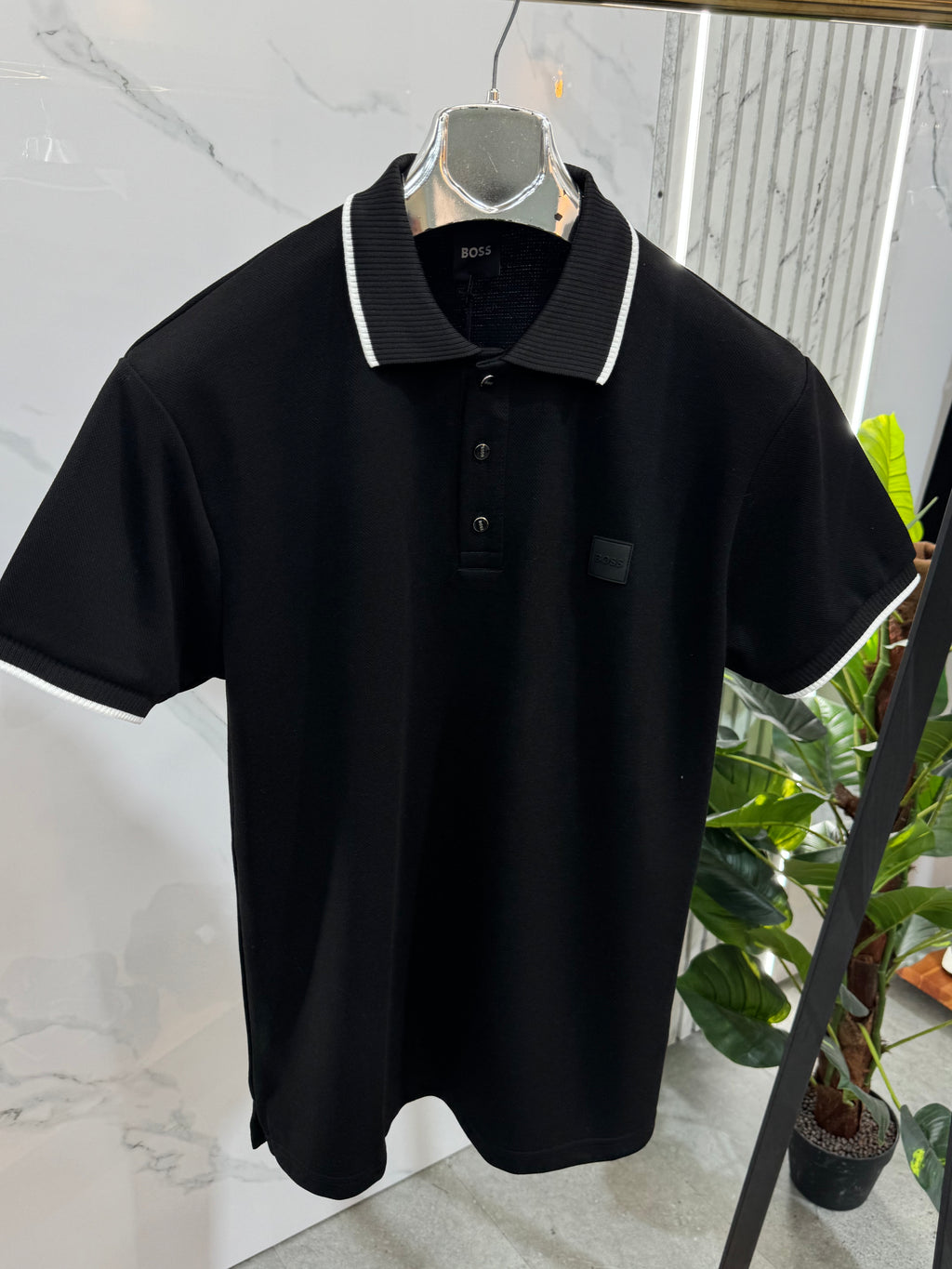 HUGO BOSS Tipped Collar Short-Sleeve Polo Shirt – Black - NEW1966