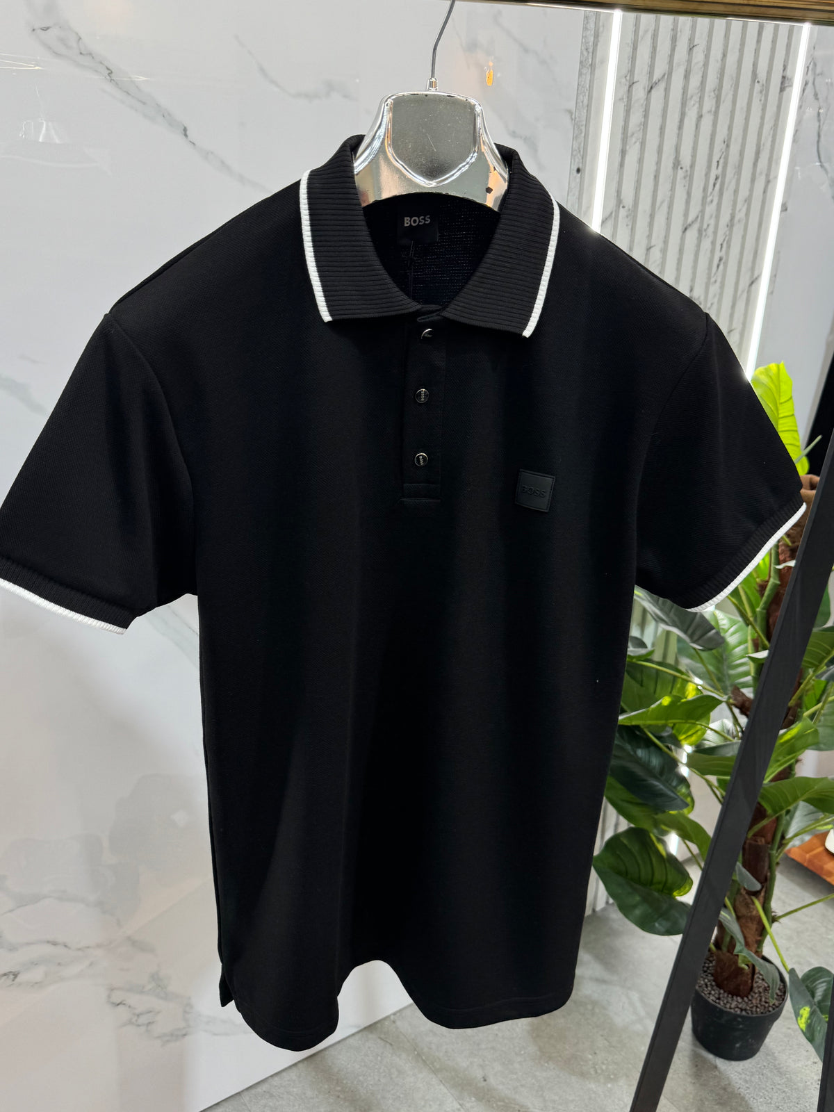 HUGO BOSS Tipped Collar Short-Sleeve Polo Shirt – Black - NEW1966