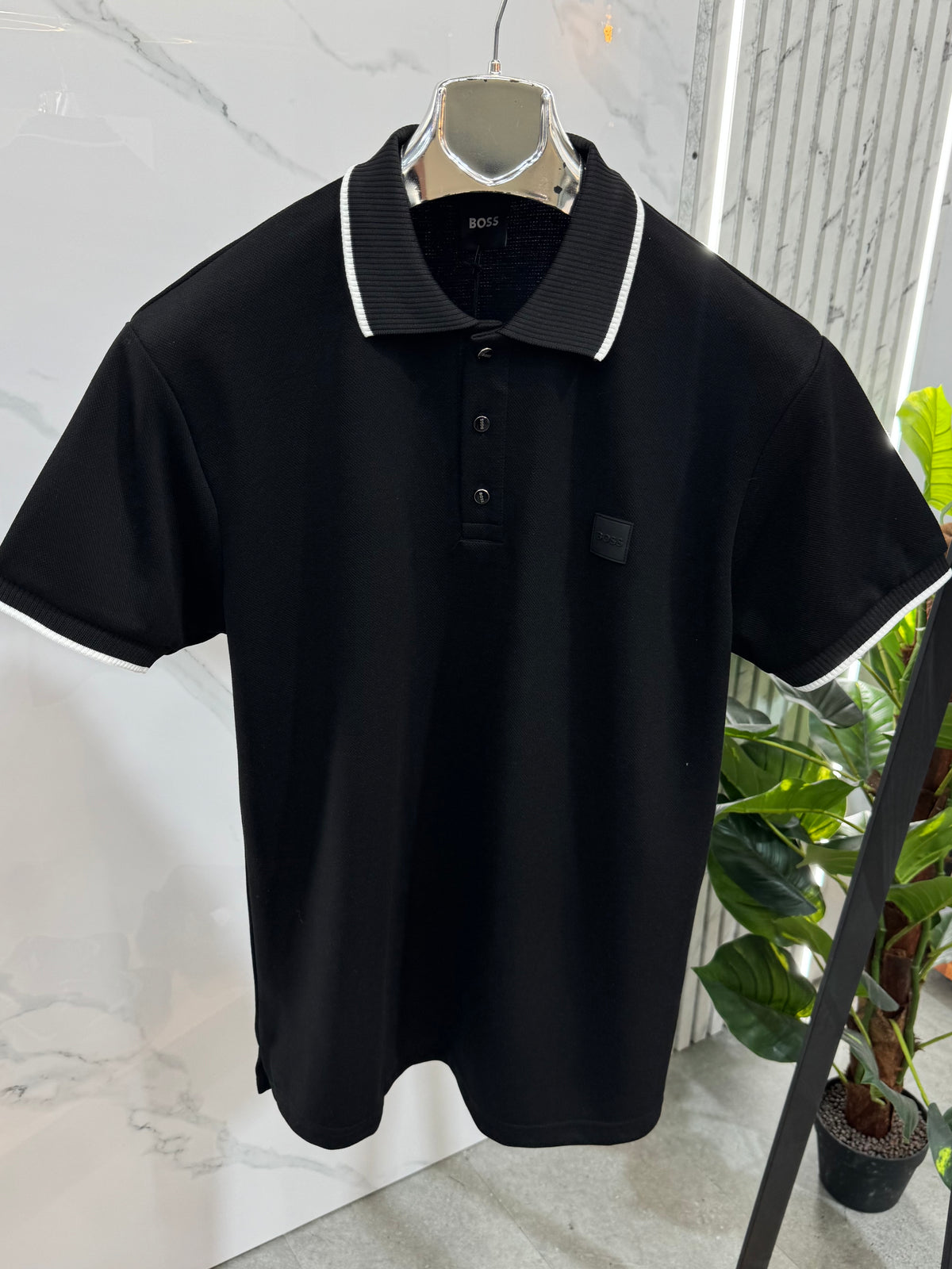 HUGO BOSS Tipped Collar Short-Sleeve Polo Shirt – Black - NEW1966