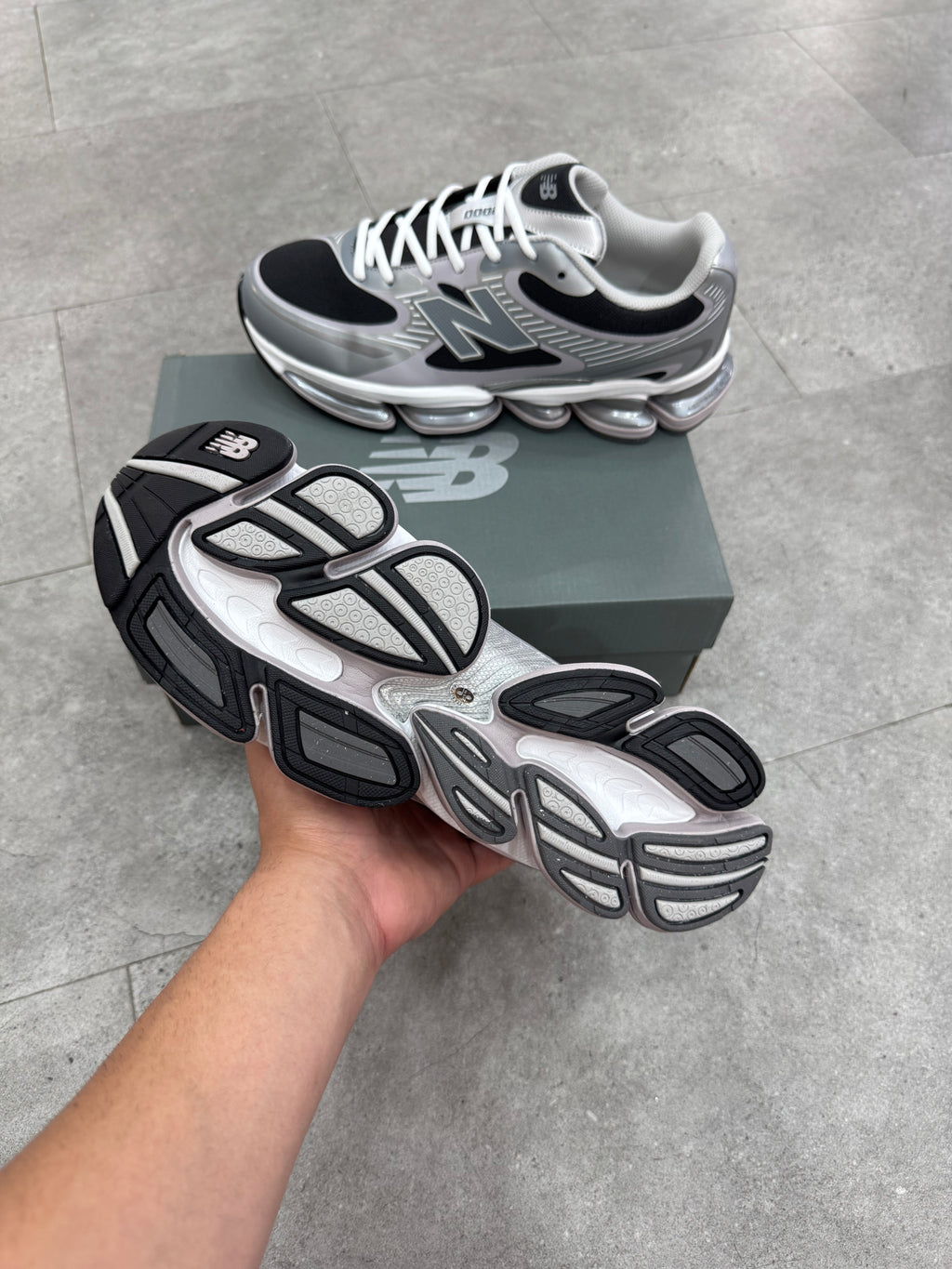 NEW BALANCE 2000 – Silver Metallic / Black - NEW1804