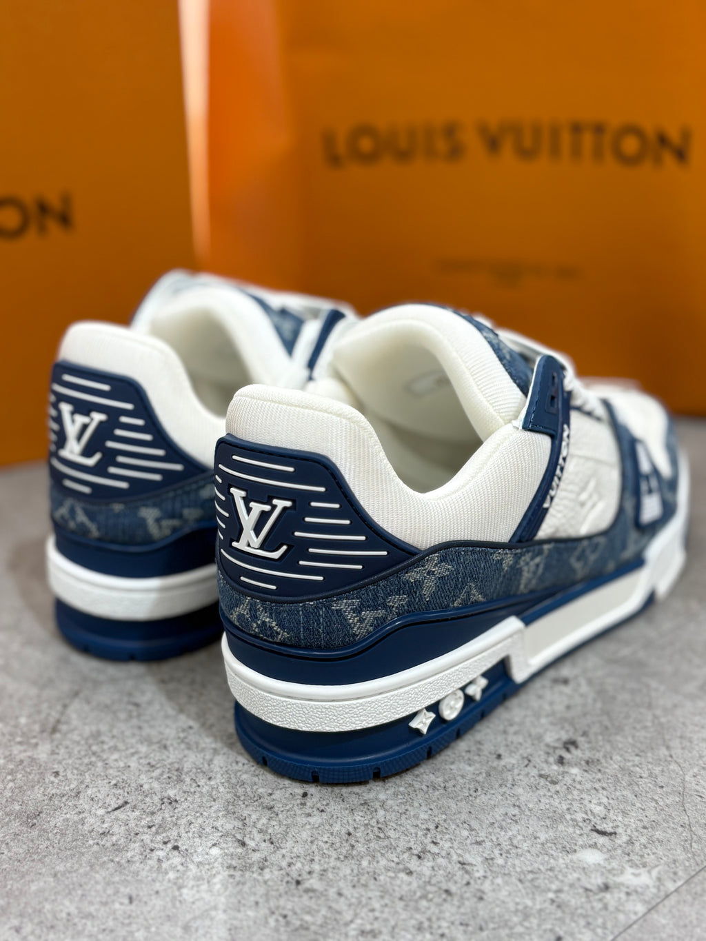 LOUIS VUITTON TRAINER - PREMIUM SNEAKER 1226