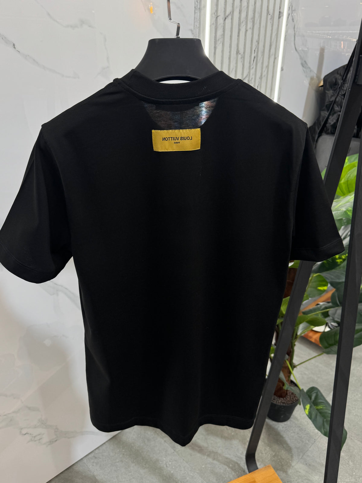 LOUIS VUITTON Curved Embossed Logo T-Shirt – Black - NEW1909