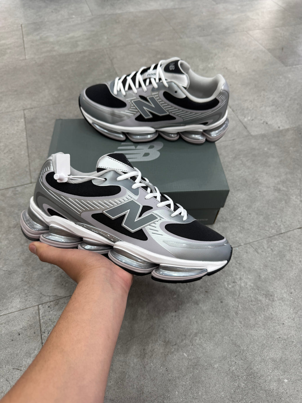 NEW BALANCE 2000 – Silver Metallic / Black - NEW1804