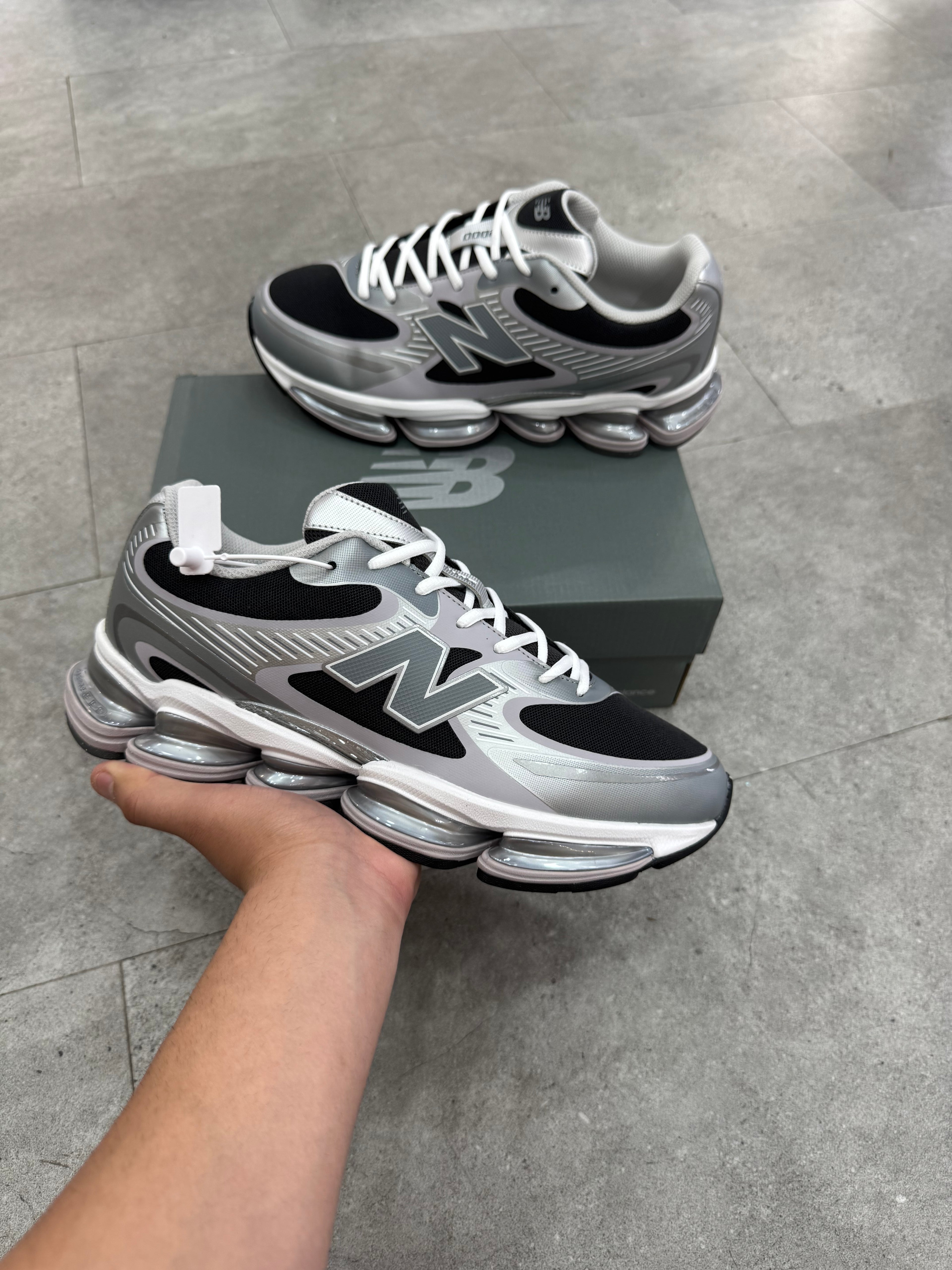 NEW BALANCE 2000 – Silver Metallic / Black - NEW1804