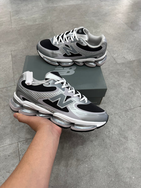 NEW BALANCE 2000 – Silver Metallic / Black - NEW1804